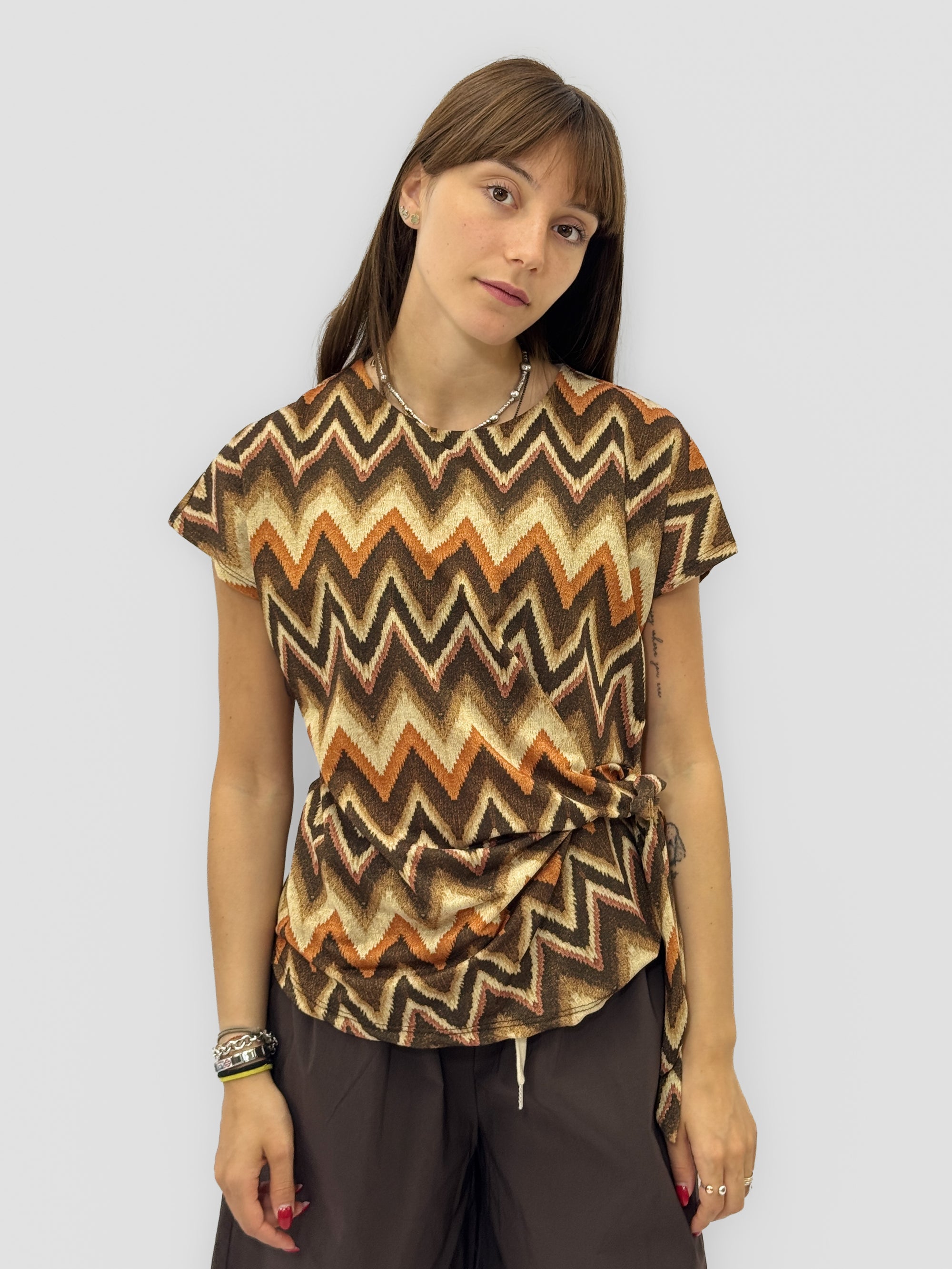 Maglia Fantasia Zig Zag con Nodo Laterale