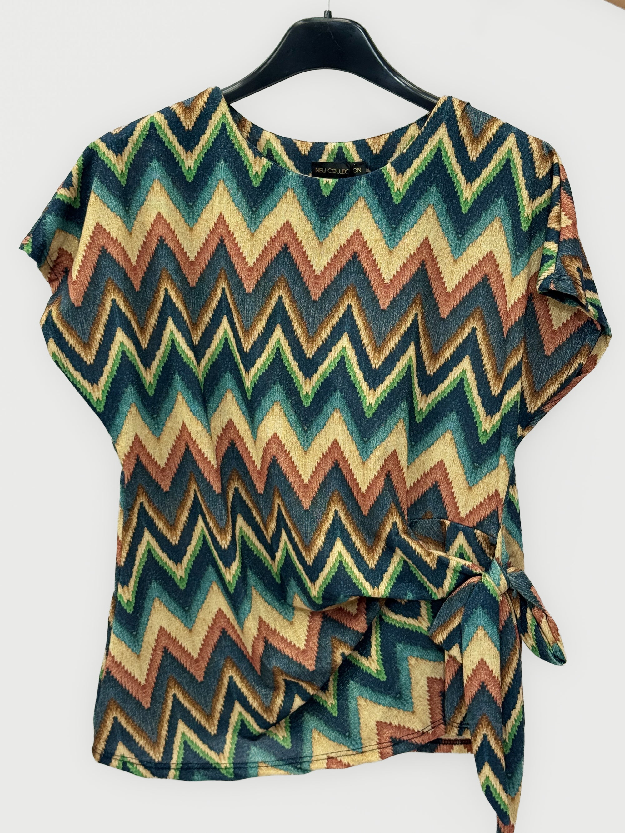 Maglia Fantasia Zig Zag con Nodo Laterale