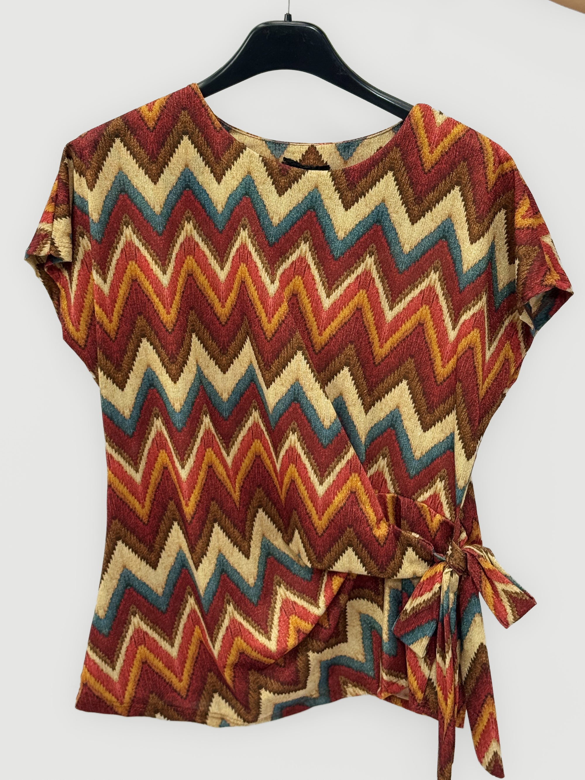 Maglia Fantasia Zig Zag con Nodo Laterale