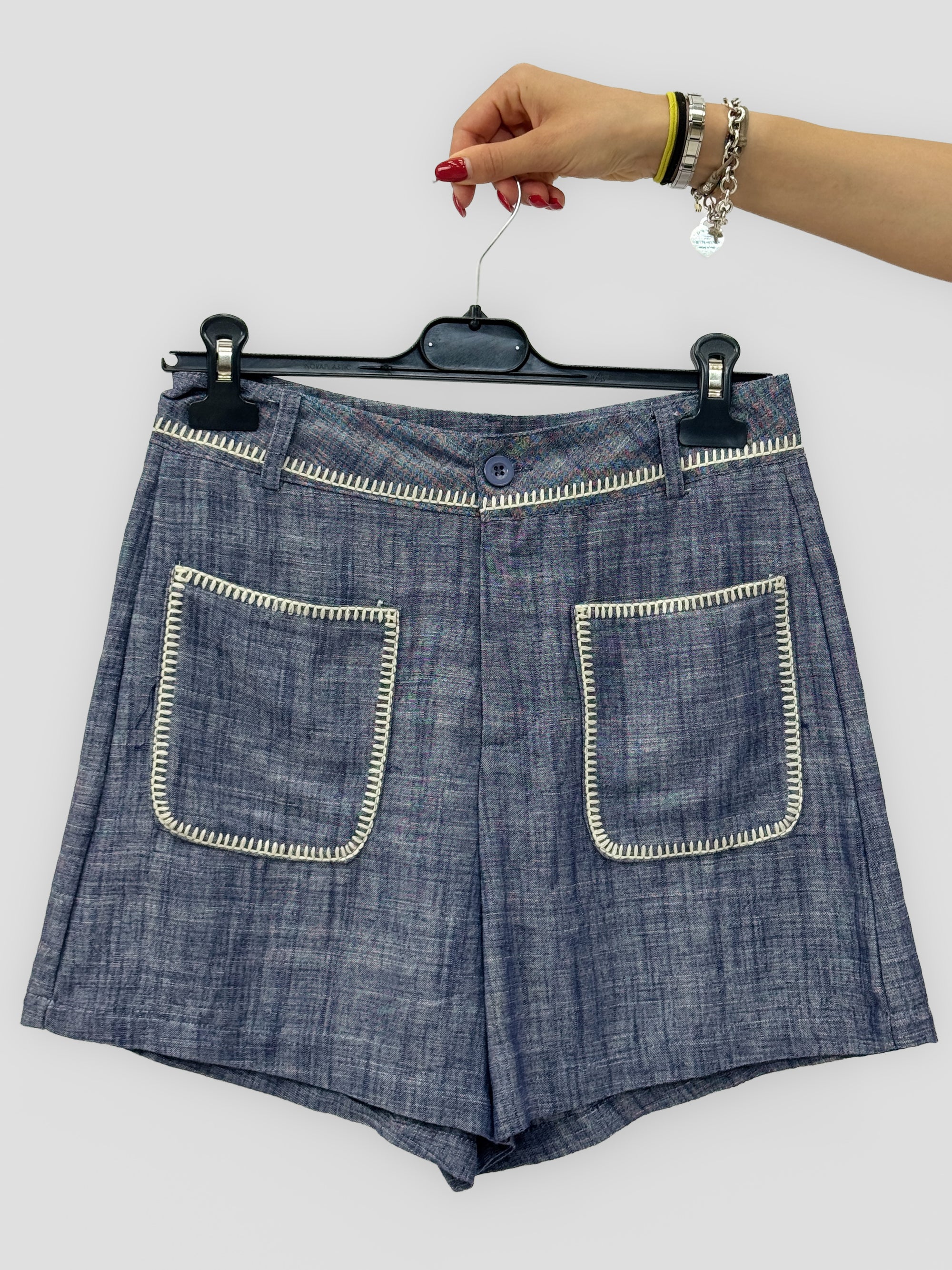 Pantaloncini in Lino con Tasche e Cuciture a Contrasto