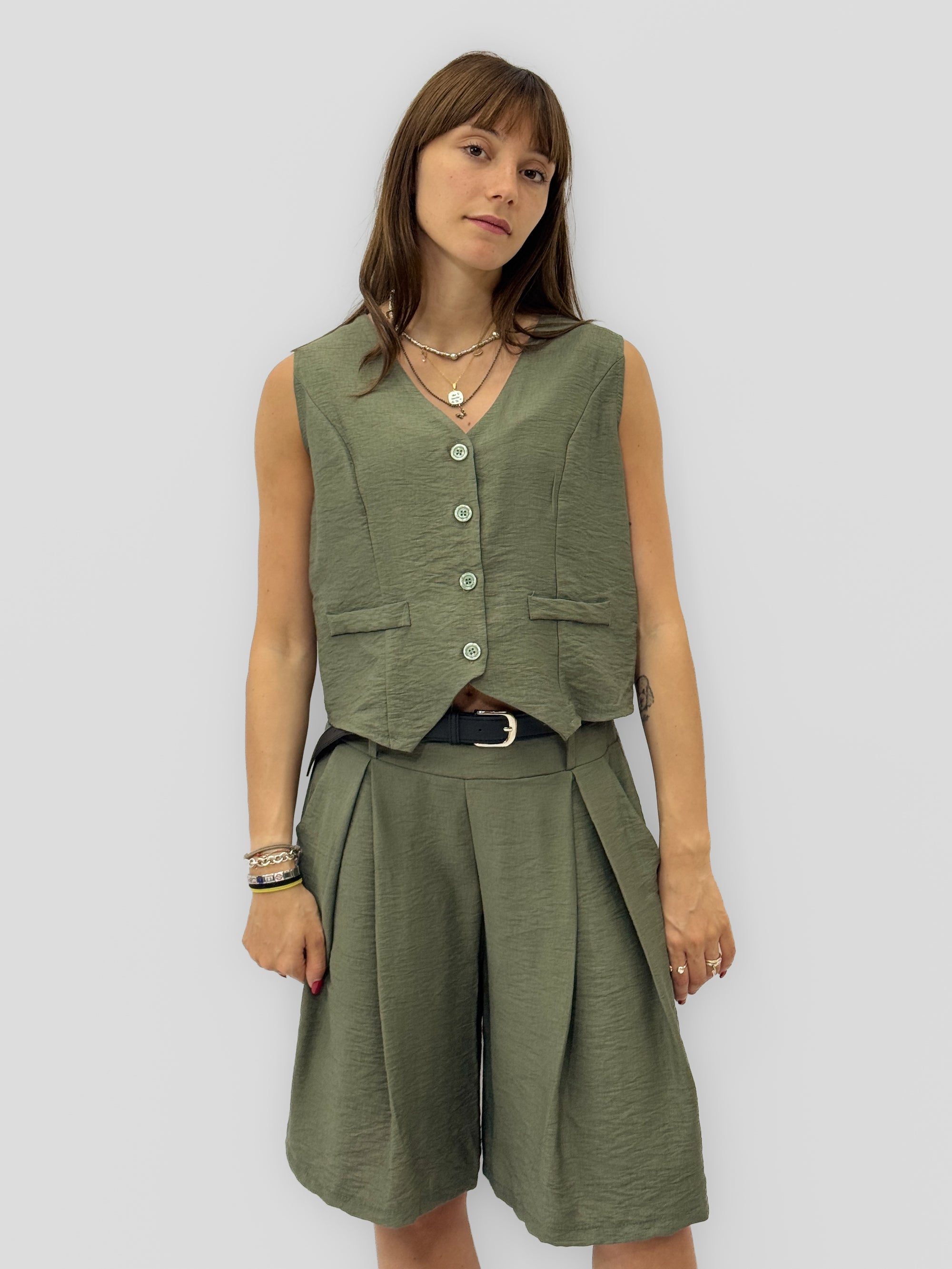 Completo con Gilet e Bermuda a Vita Alta