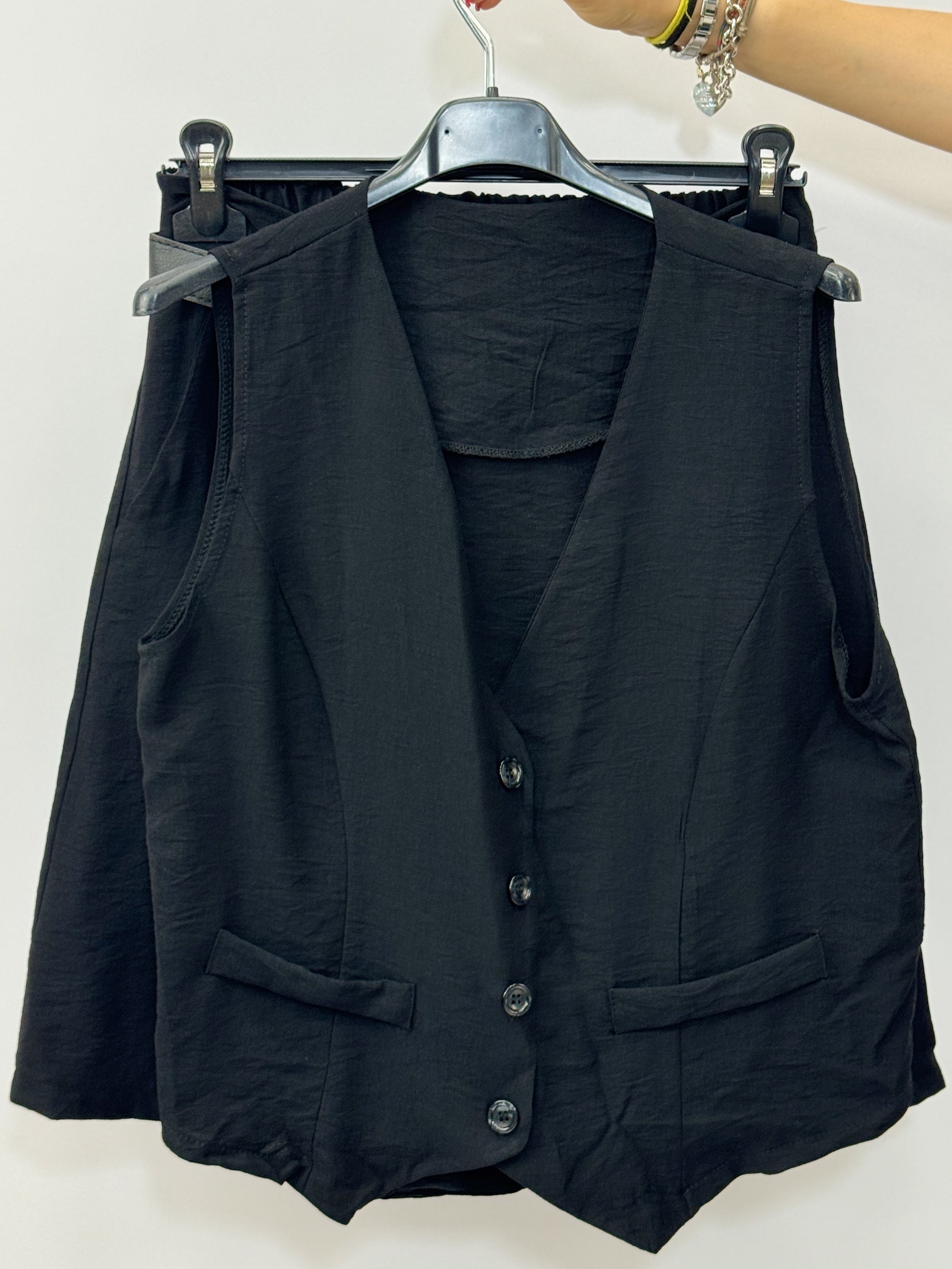 Completo con Gilet e Bermuda a Vita Alta