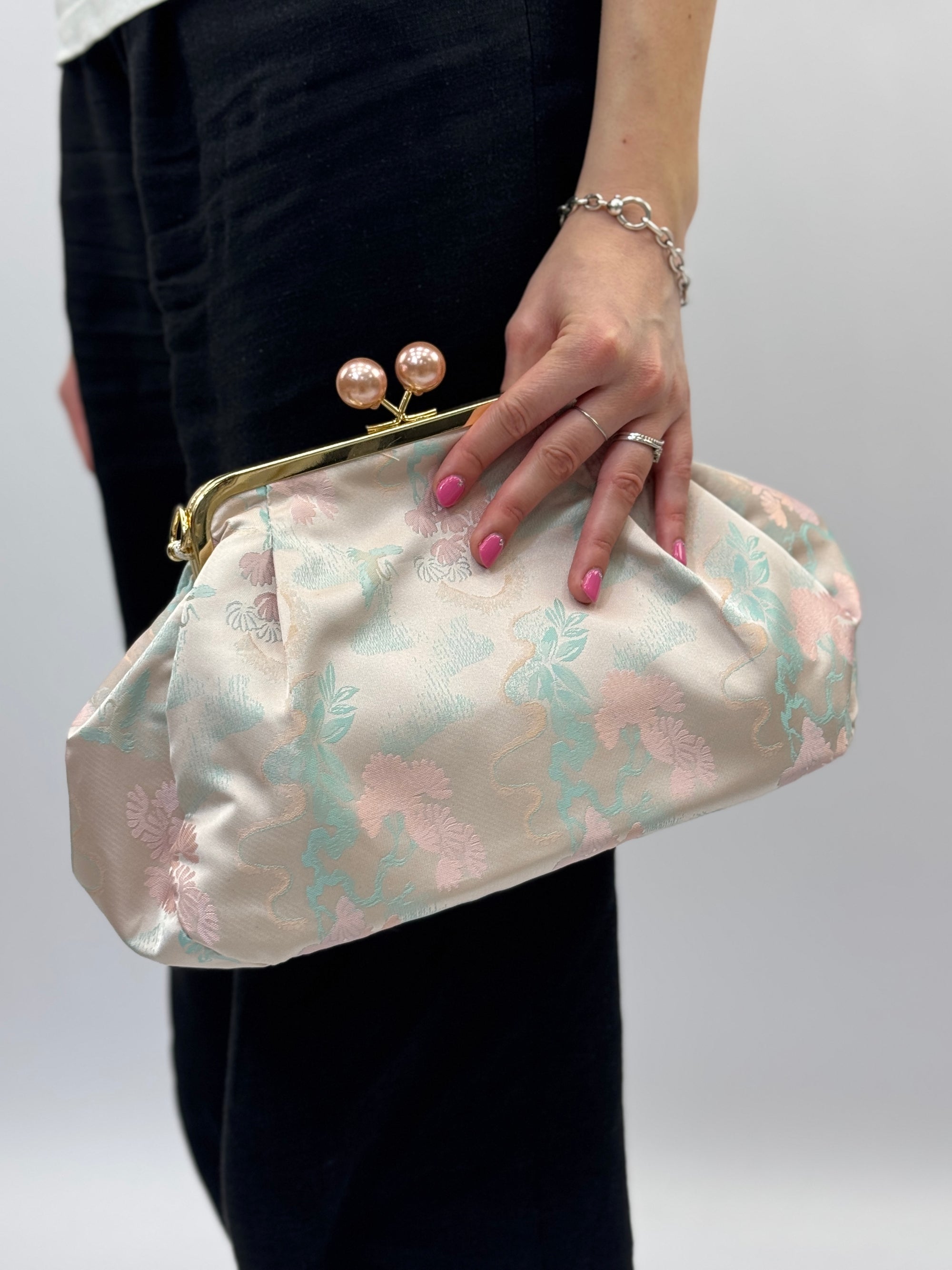 Pochette ricamata
