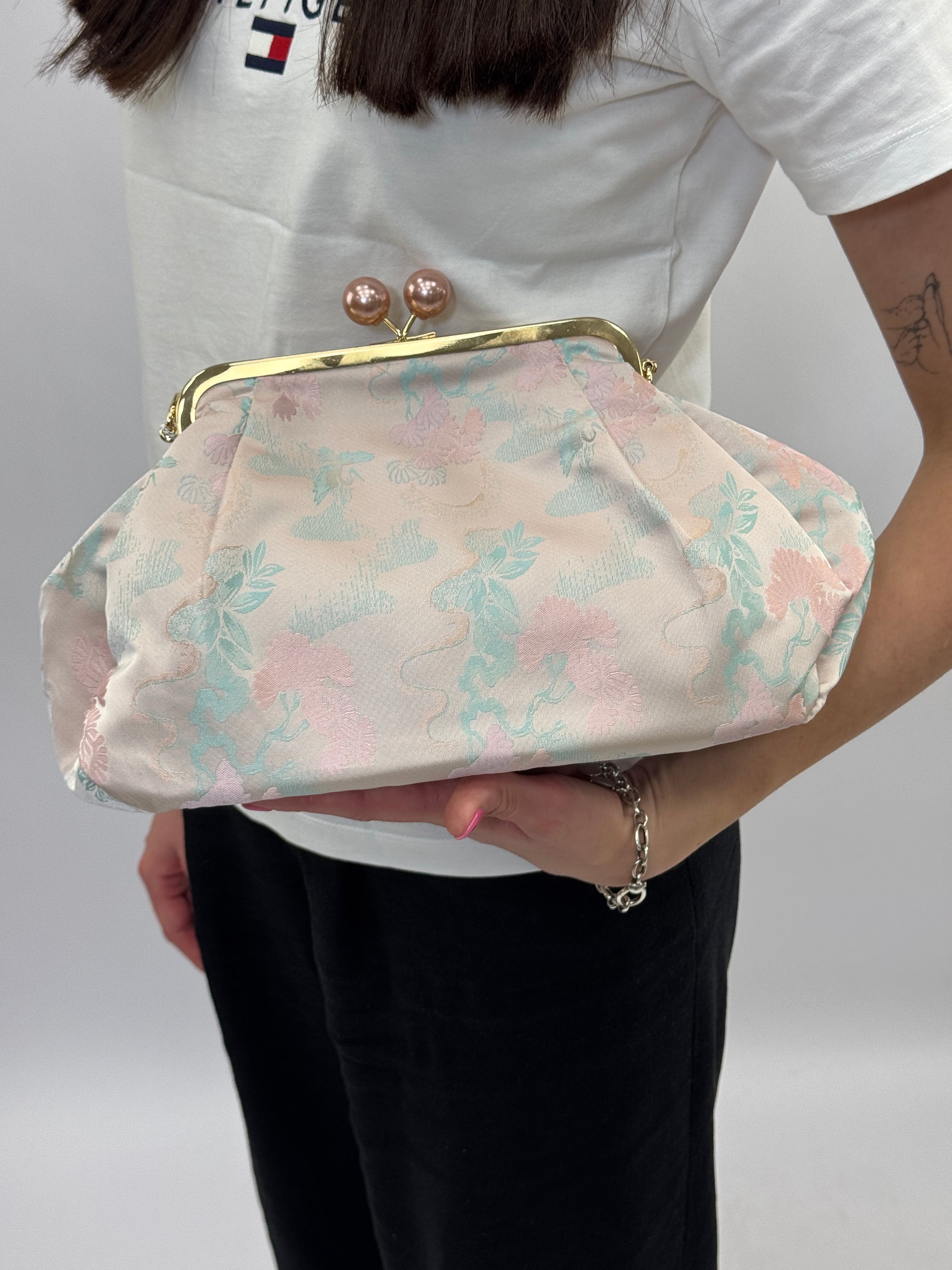Pochette ricamata
