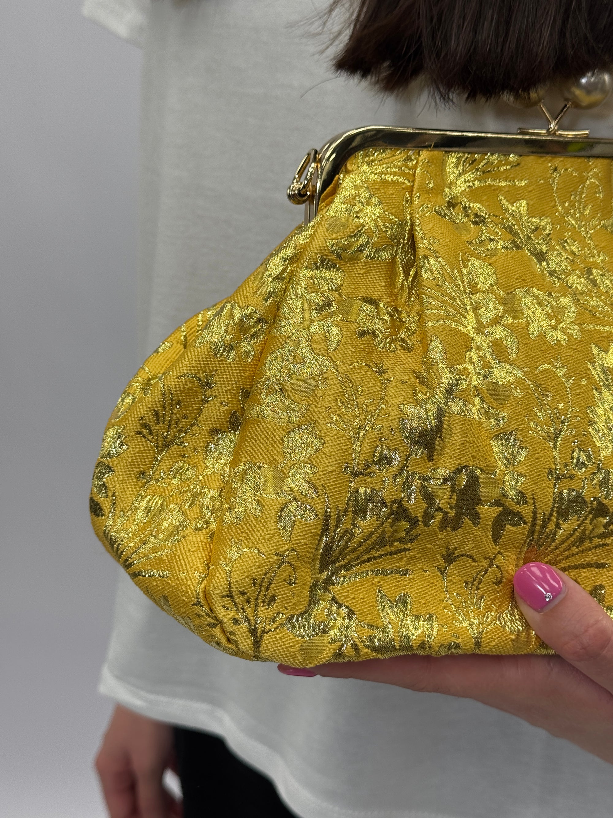 Pochette ricamata