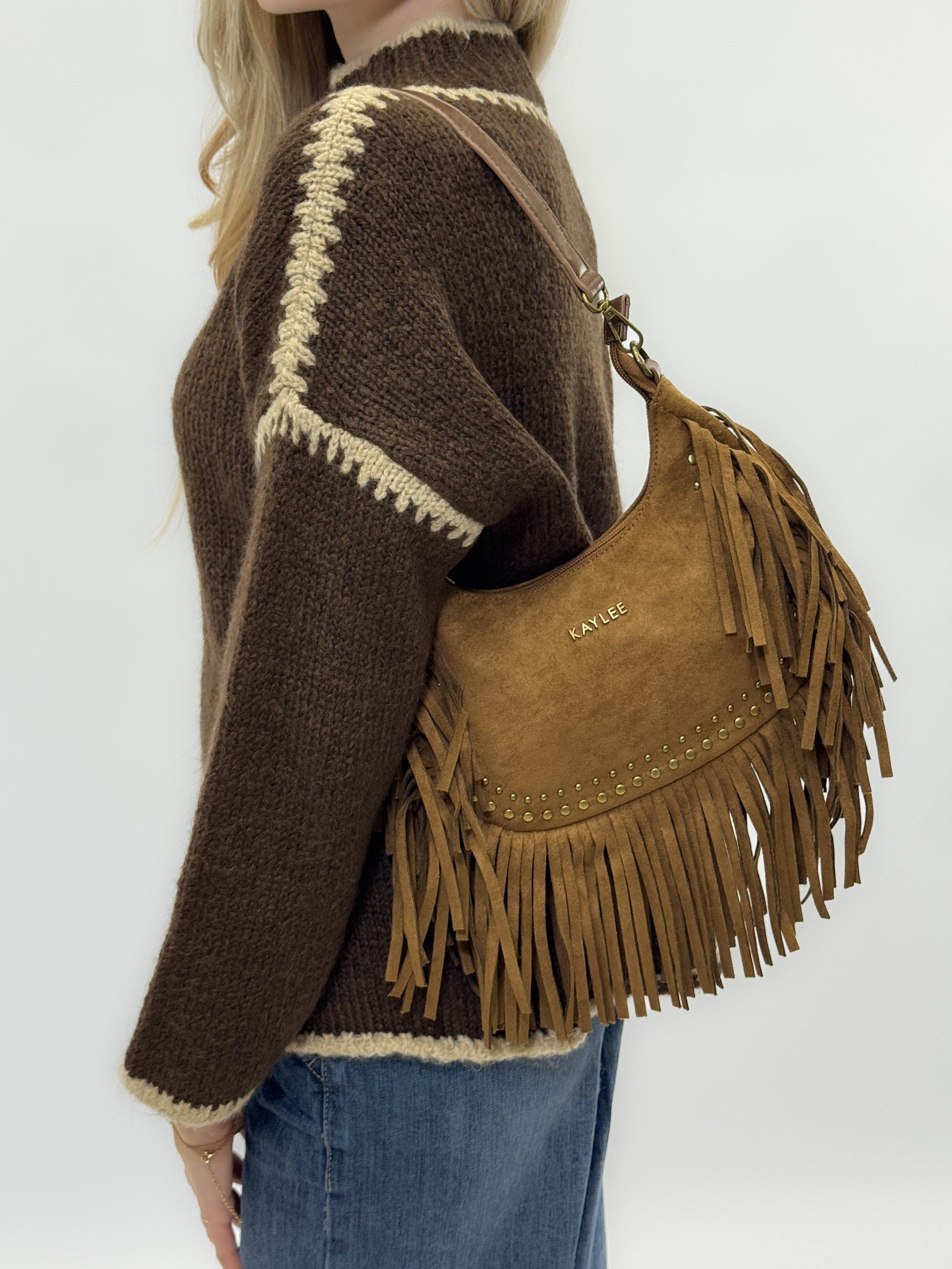 Borsa a spalla in camoscio con frange e borchie