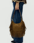Borsa a spalla in camoscio con frange e borchie
