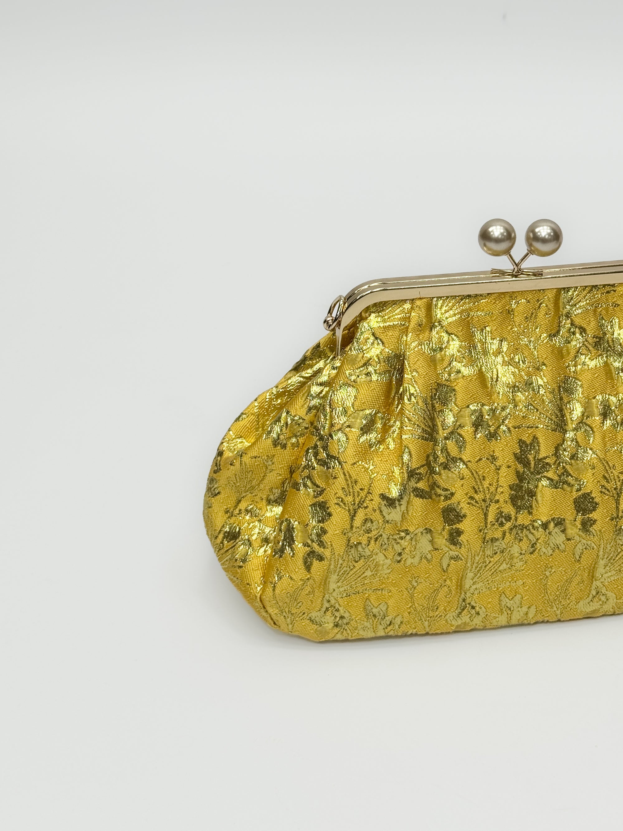 Pochette ricamata