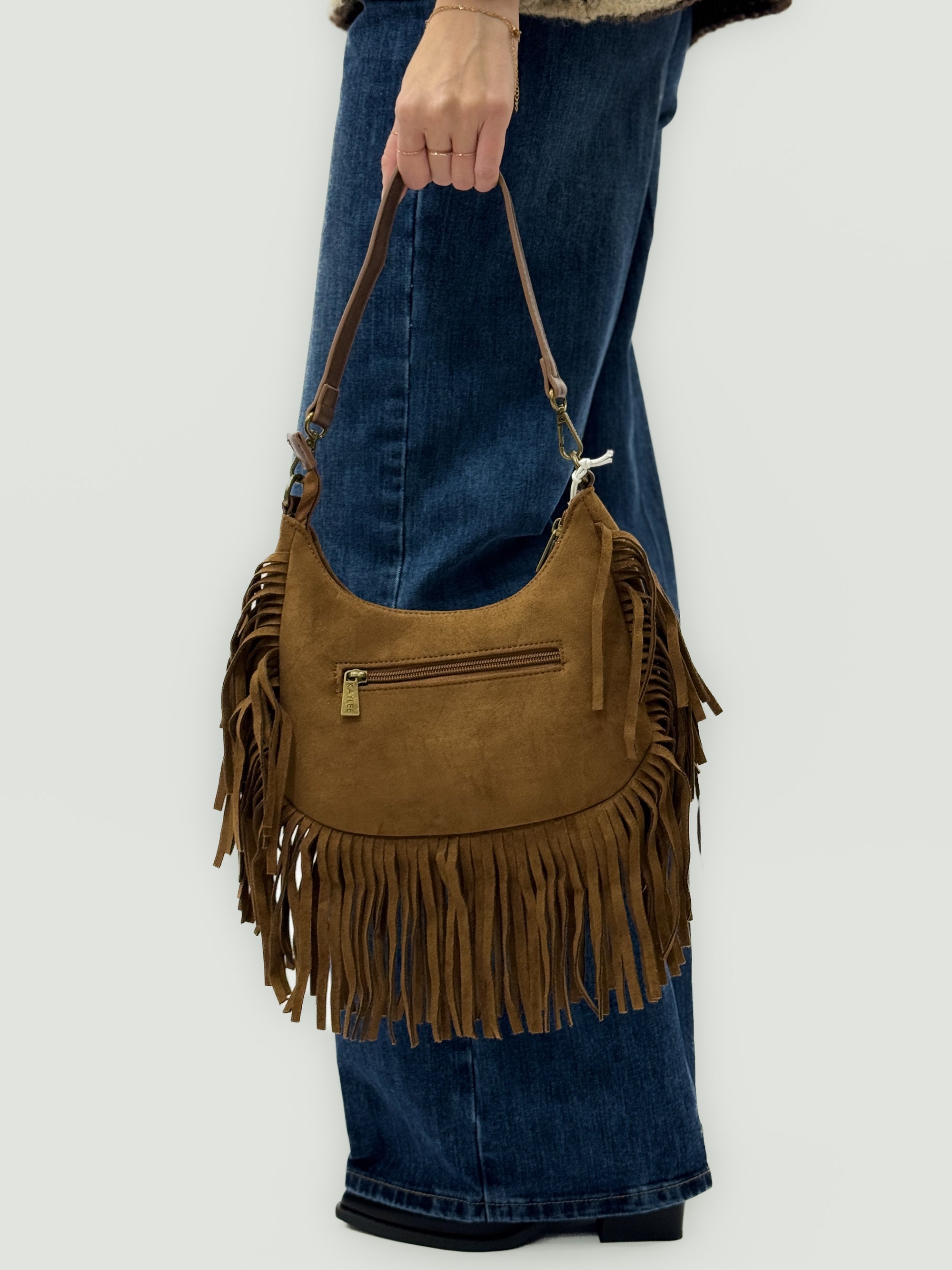 Borsa a spalla in camoscio con frange e borchie