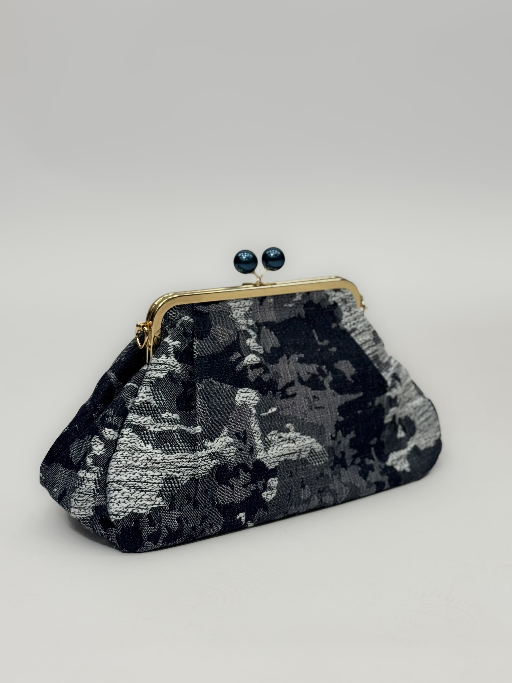 Pochette ricamata