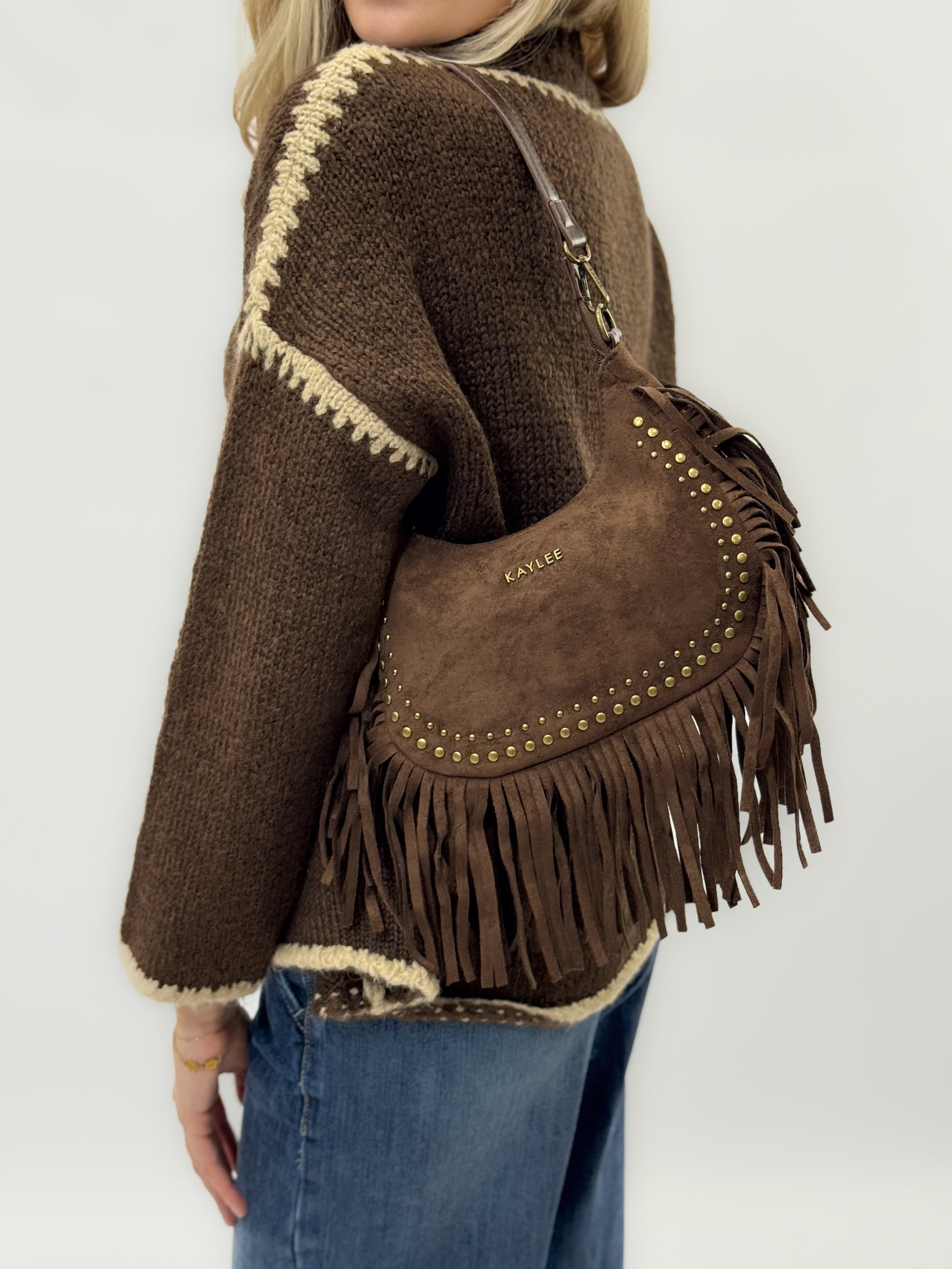Borsa a spalla in camoscio con frange e borchie