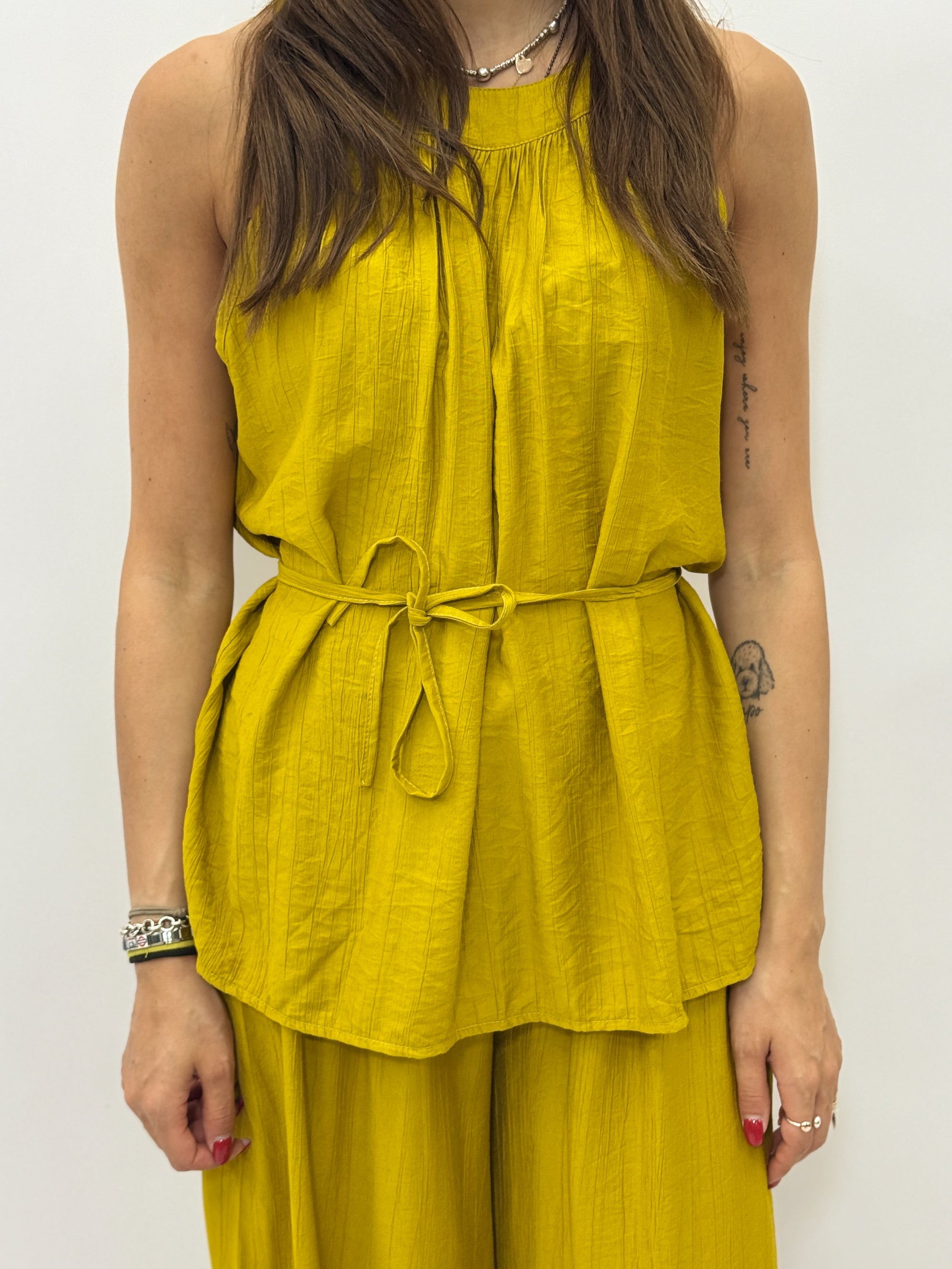 Completo con Top Smanicato e Pantalone Palazzo