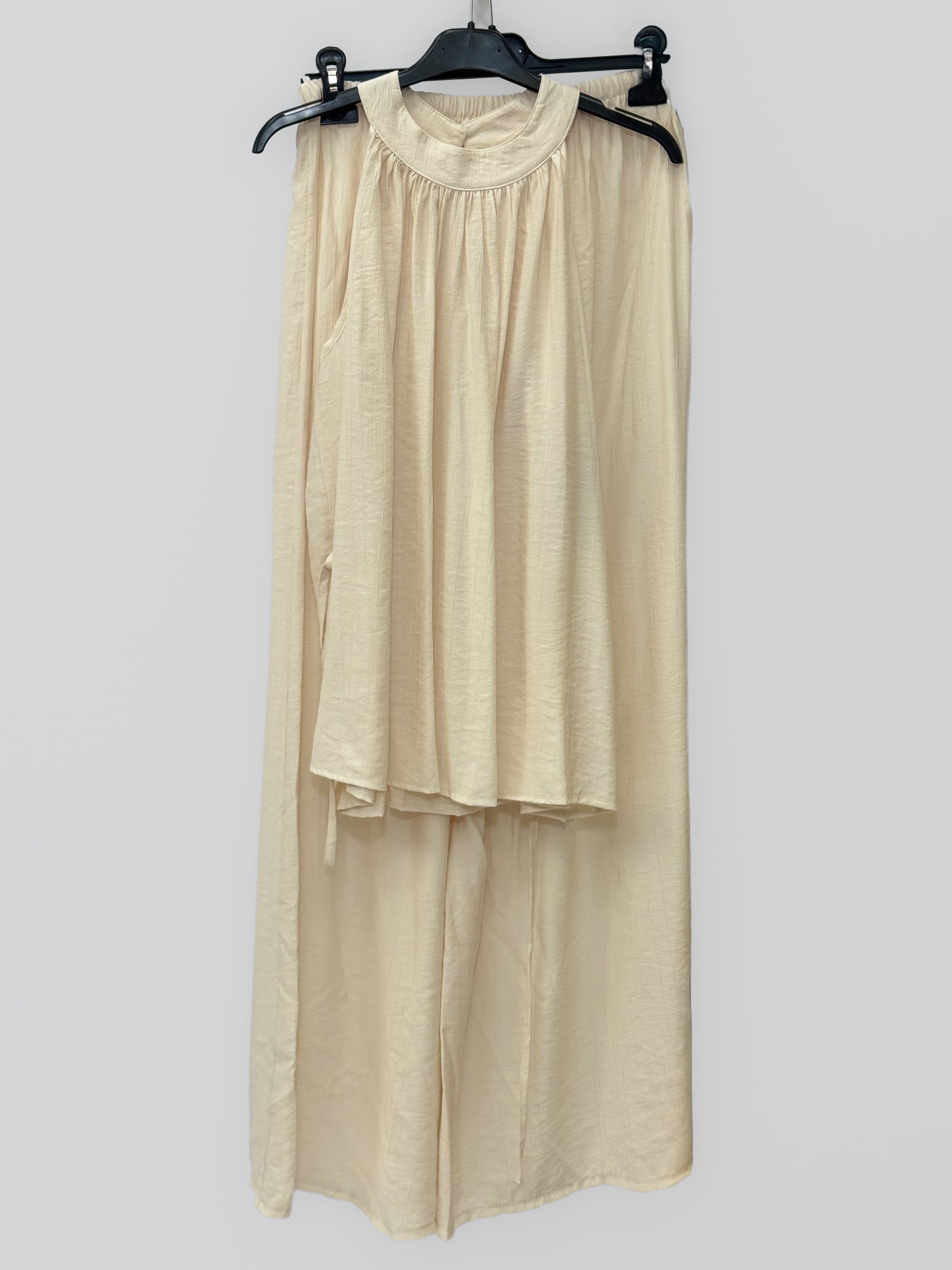 Completo con Top Smanicato e Pantalone Palazzo