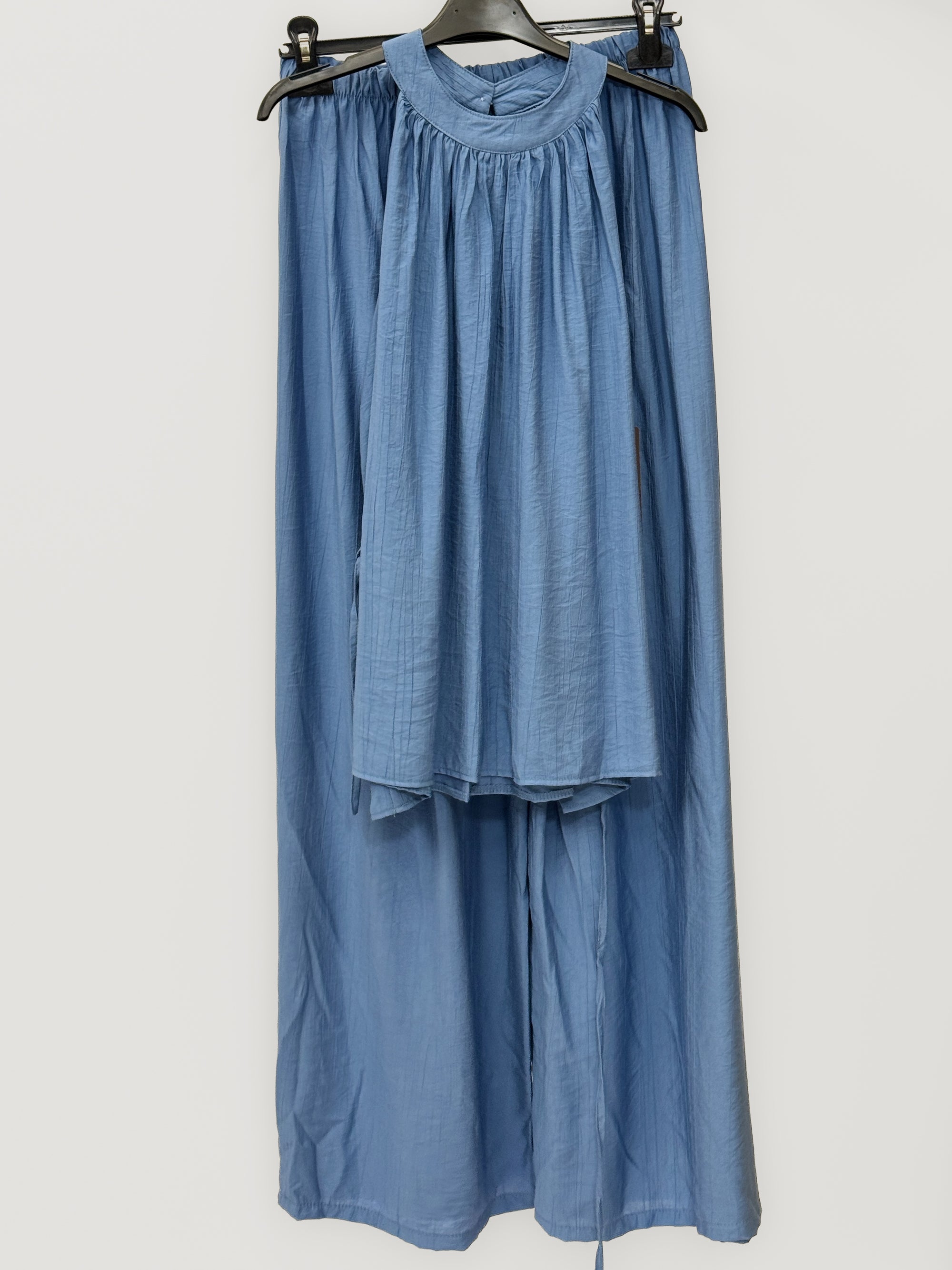 Completo con Top Smanicato e Pantalone Palazzo
