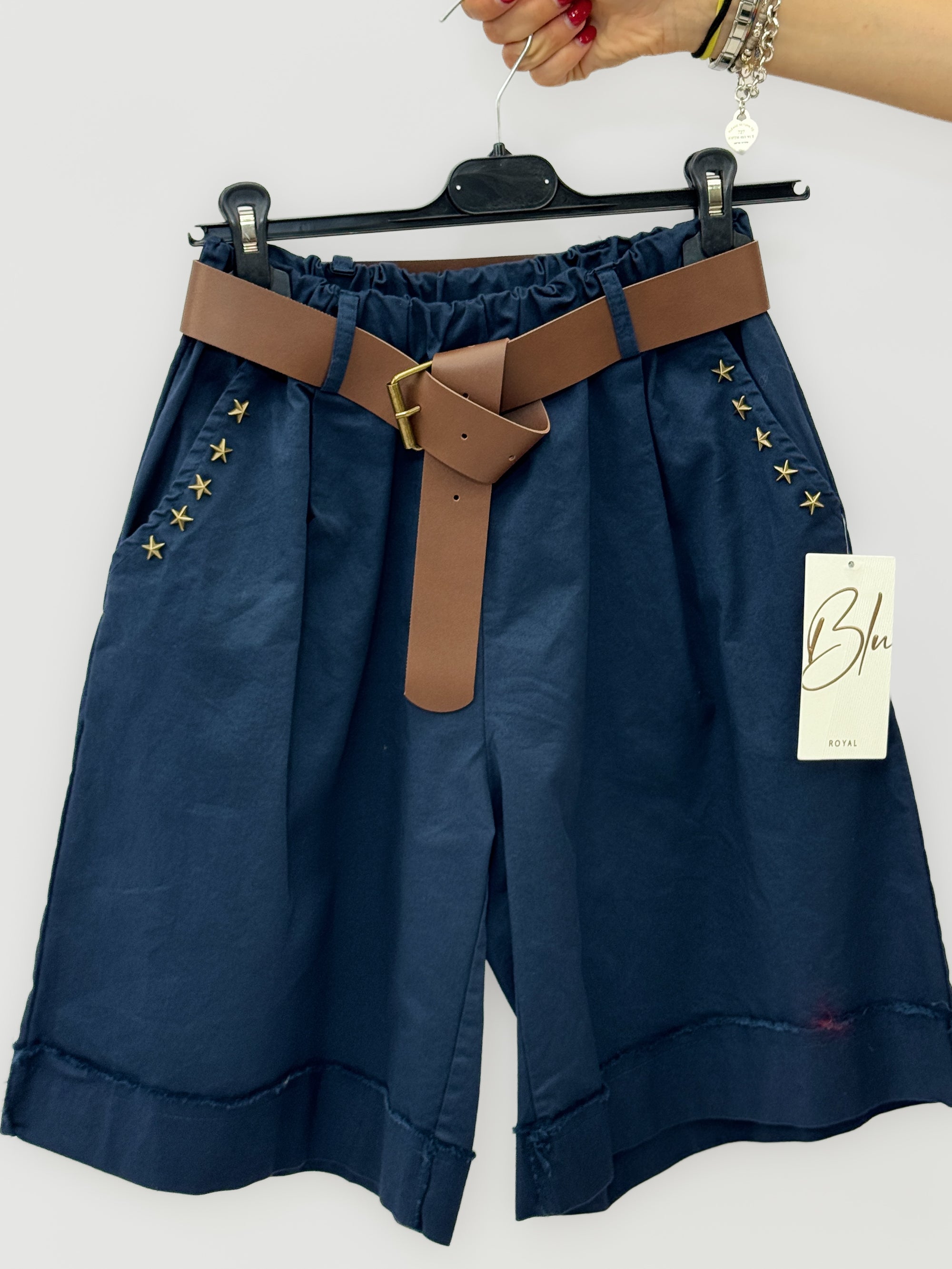 Pantaloncini con Cintura e Borchie a Stella