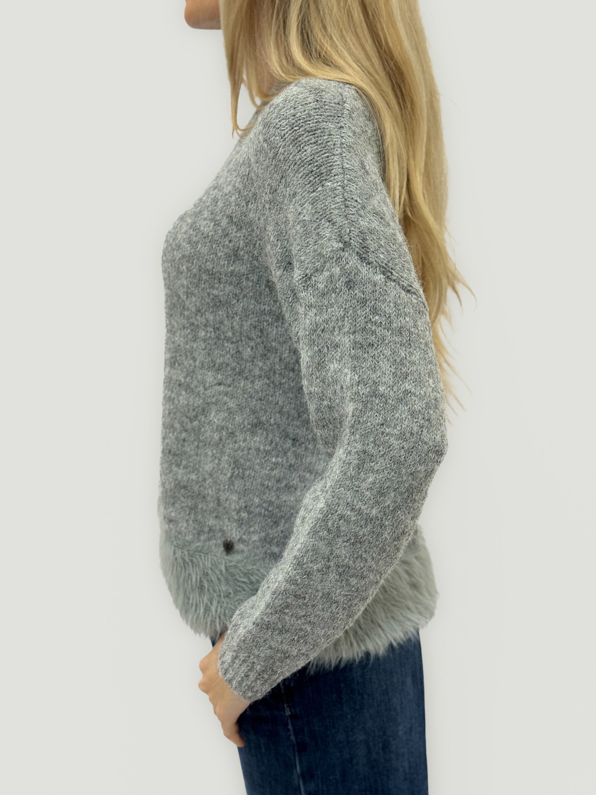 Maglione con bordo in eco pelliccia misto lana – Morbido e chic