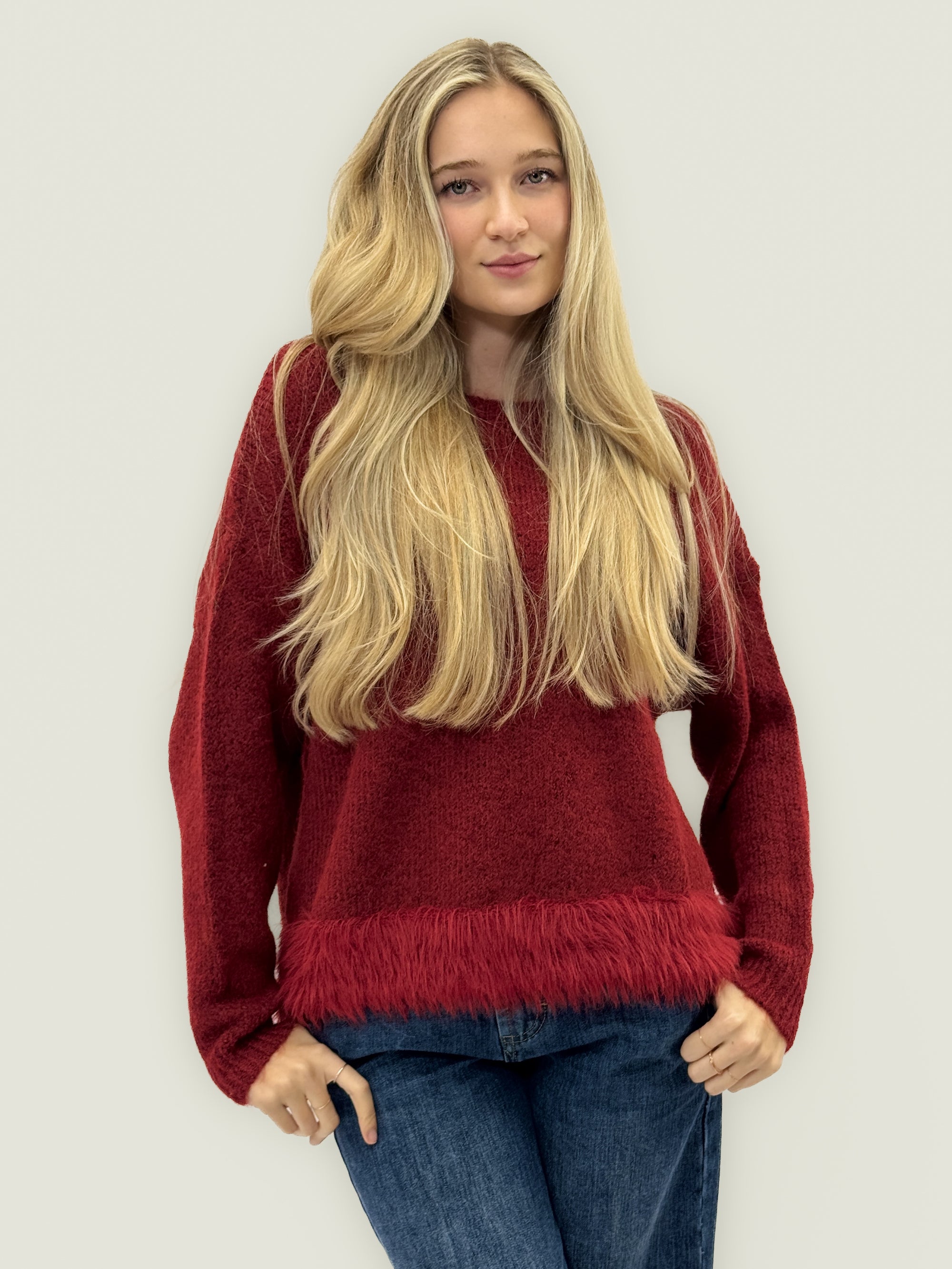 Maglione con bordo in eco pelliccia misto lana – Morbido e chic