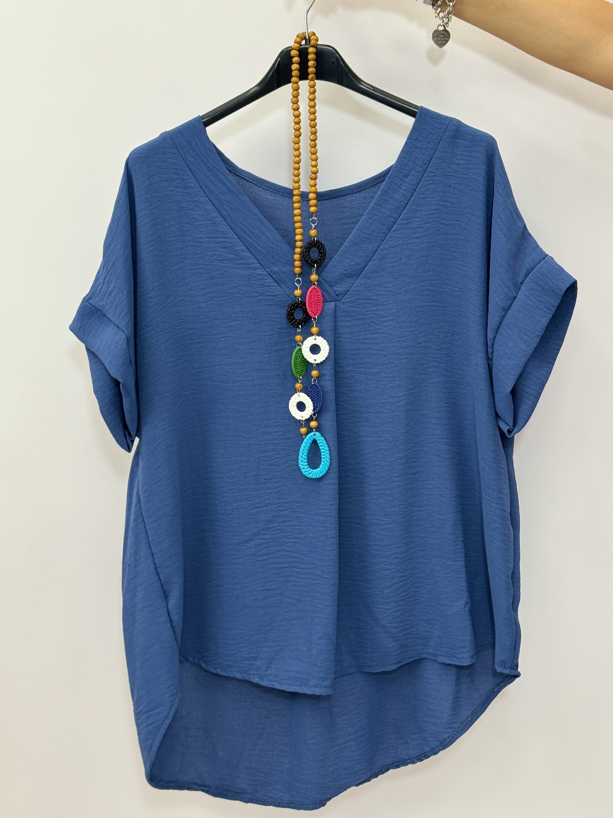 Blusa con Scollo a V e Manica Corta con Risvolto