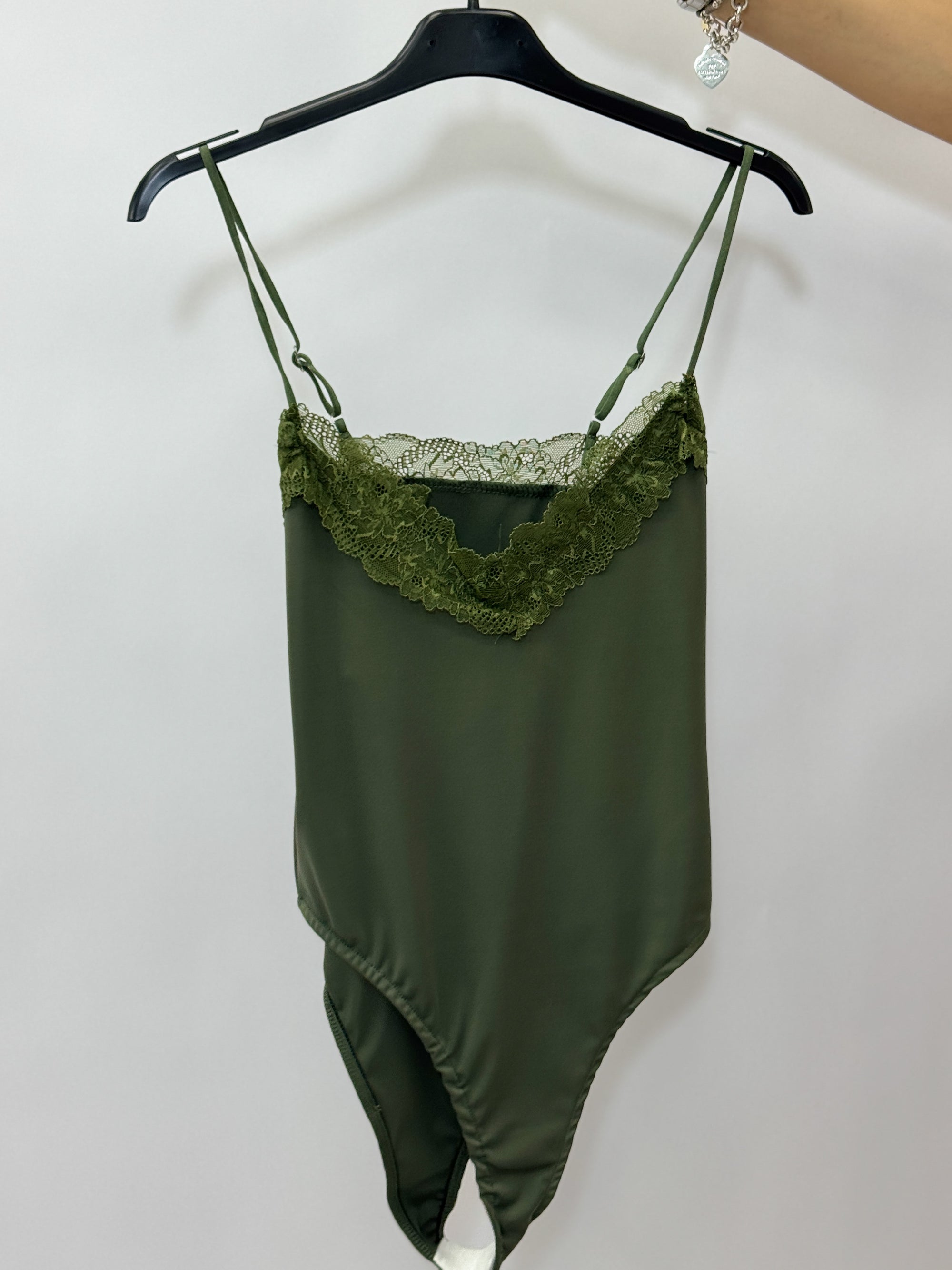 Body con Spalline Sottili e Dettaglio in Pizzo