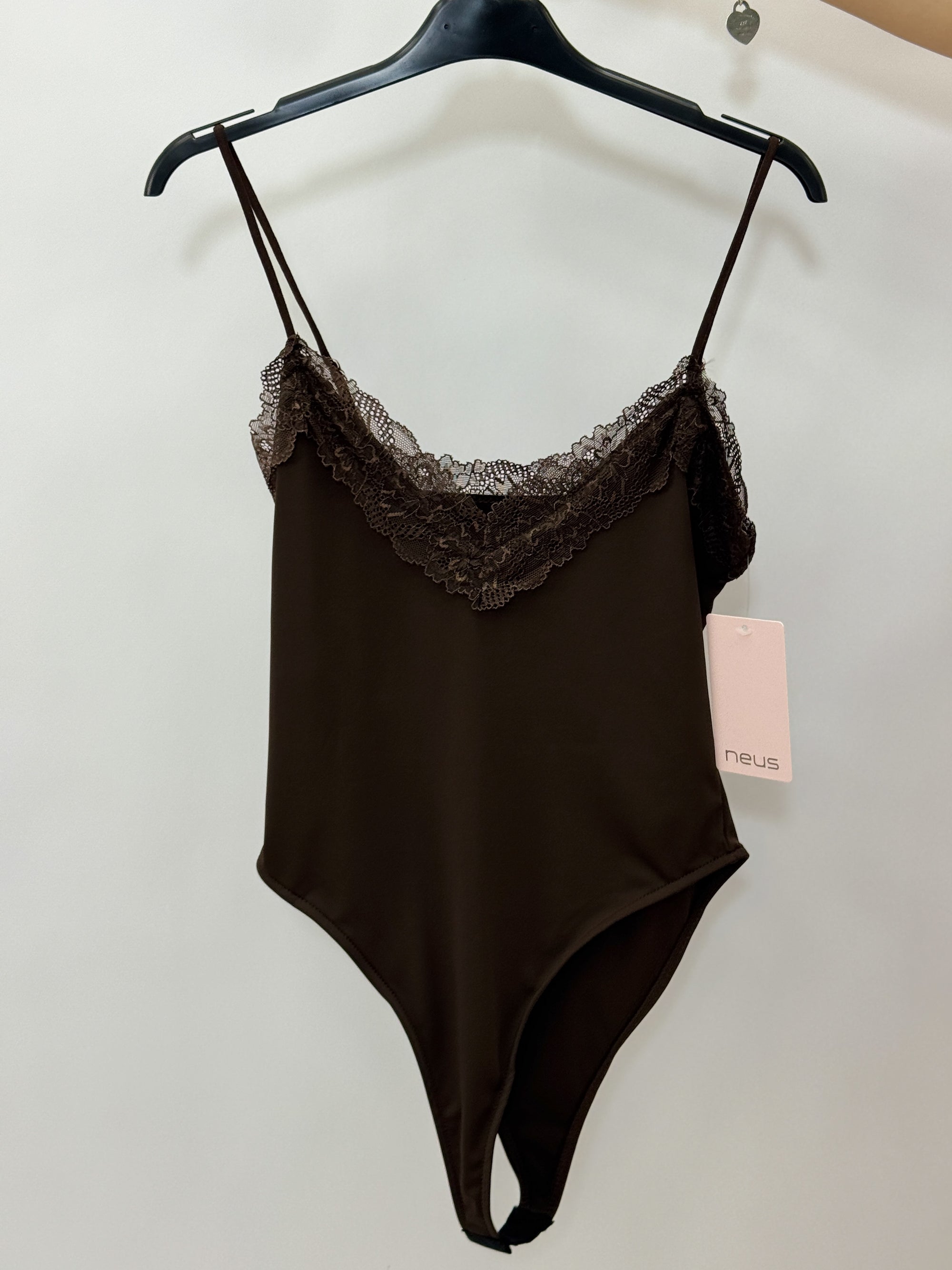 Body con Spalline Sottili e Dettaglio in Pizzo