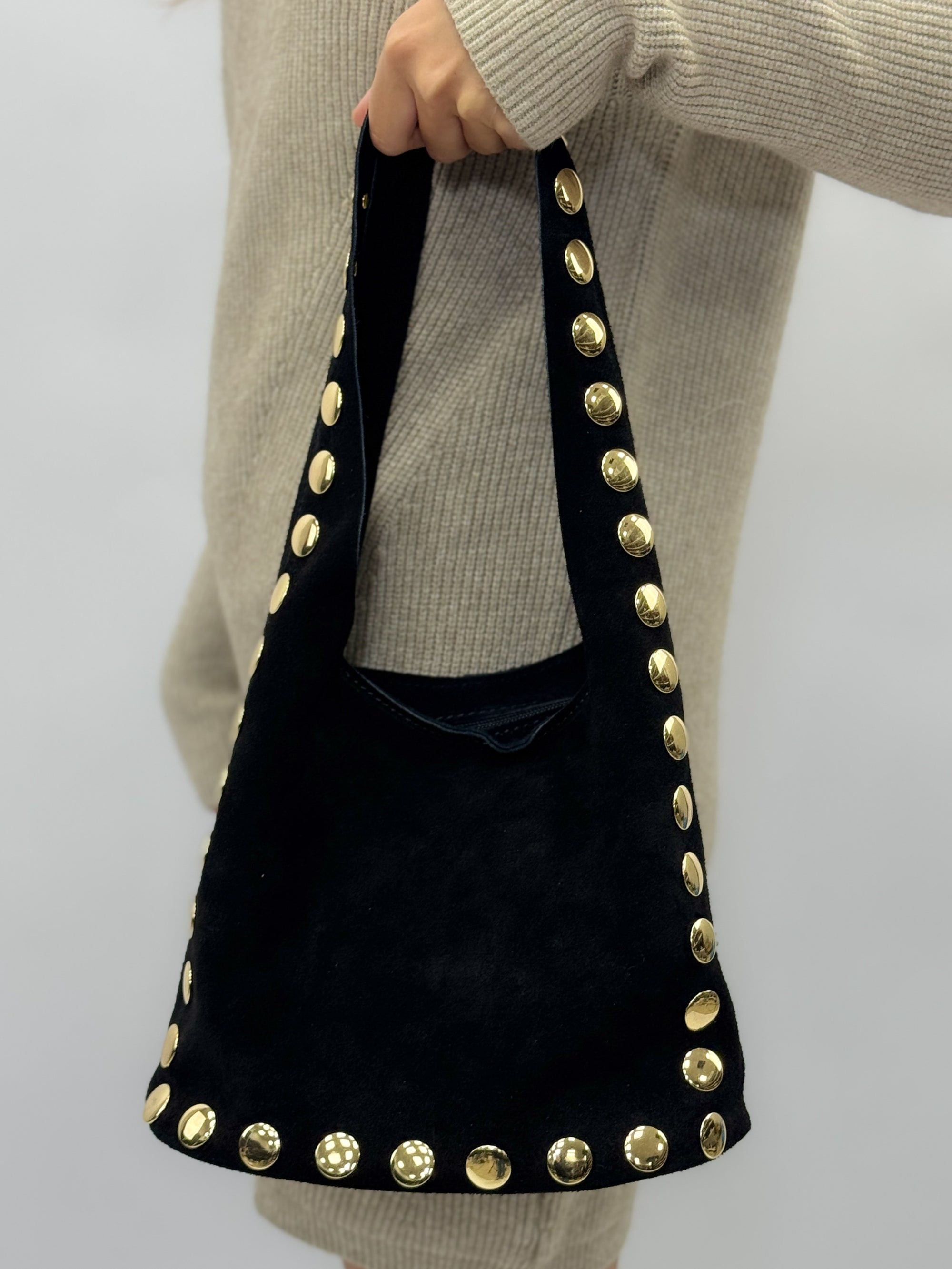 Borsa secchiello in vera pelle scamosciata con borchie – Made in Italy