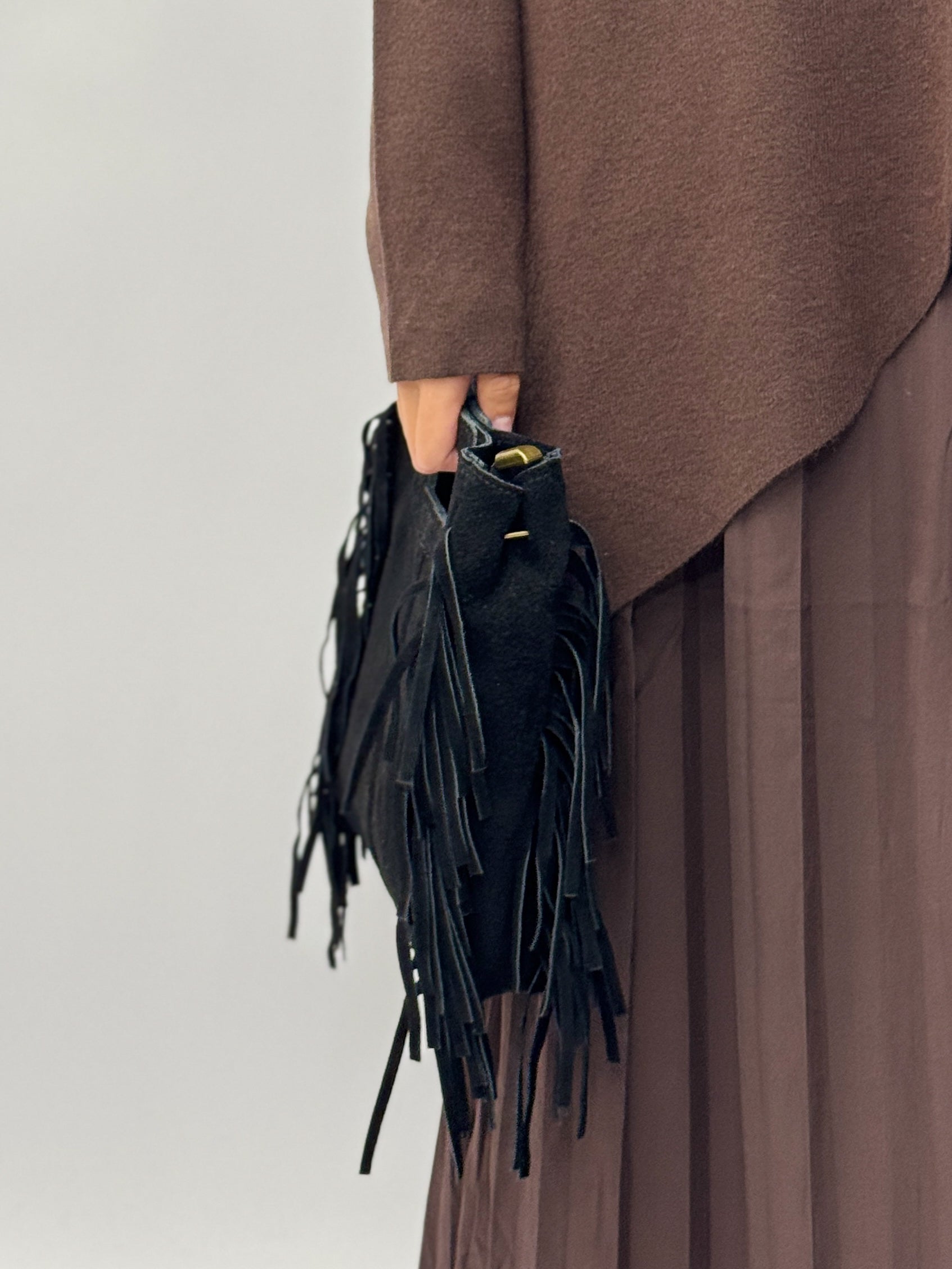 Borsa in vera pelle scamosciata con frange – Made in Italy