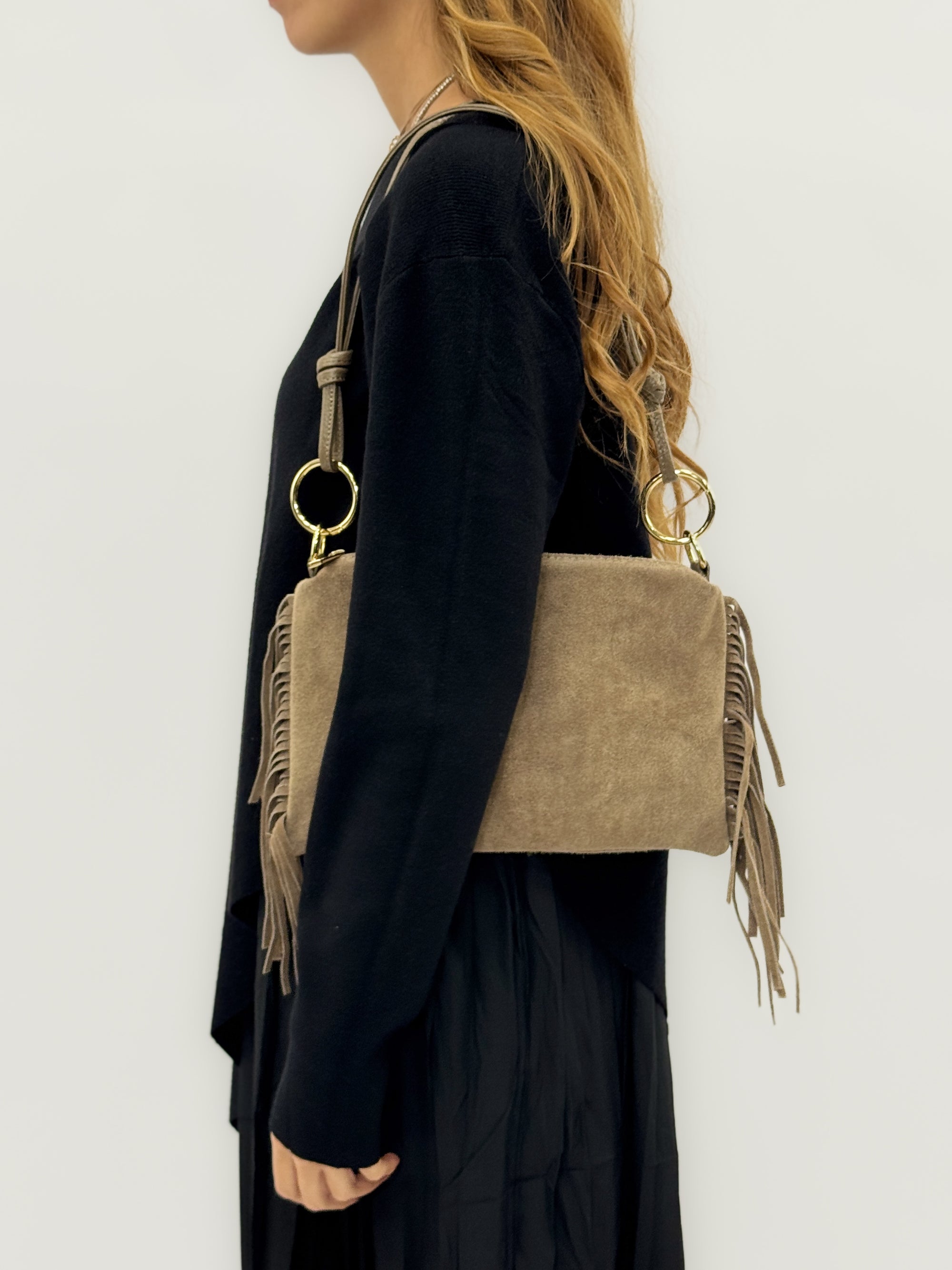 Borsa a spalla in vera pelle scamosciata con frange – Made in Italy
