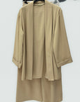 Completo con pantalone ampio e giacca fluida