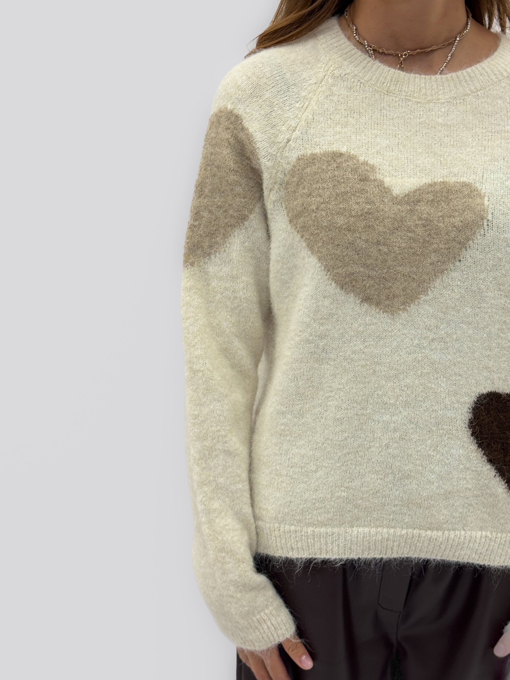 Maglione con cuori a contrasto misto lana – Morbido e romantico