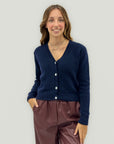 Cardigan in misto lana con bottoni gioiello – Morbidezza e stile raffinato