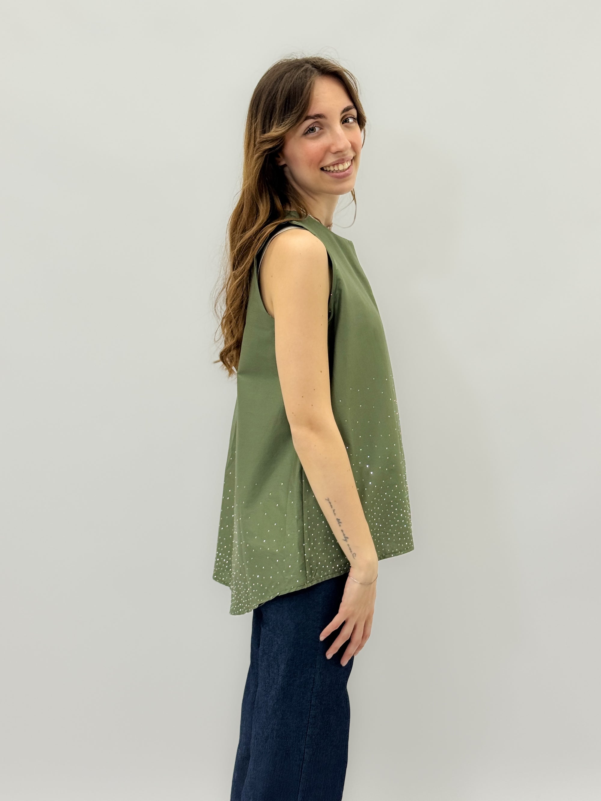 Maglia smanicata in cotone con strass