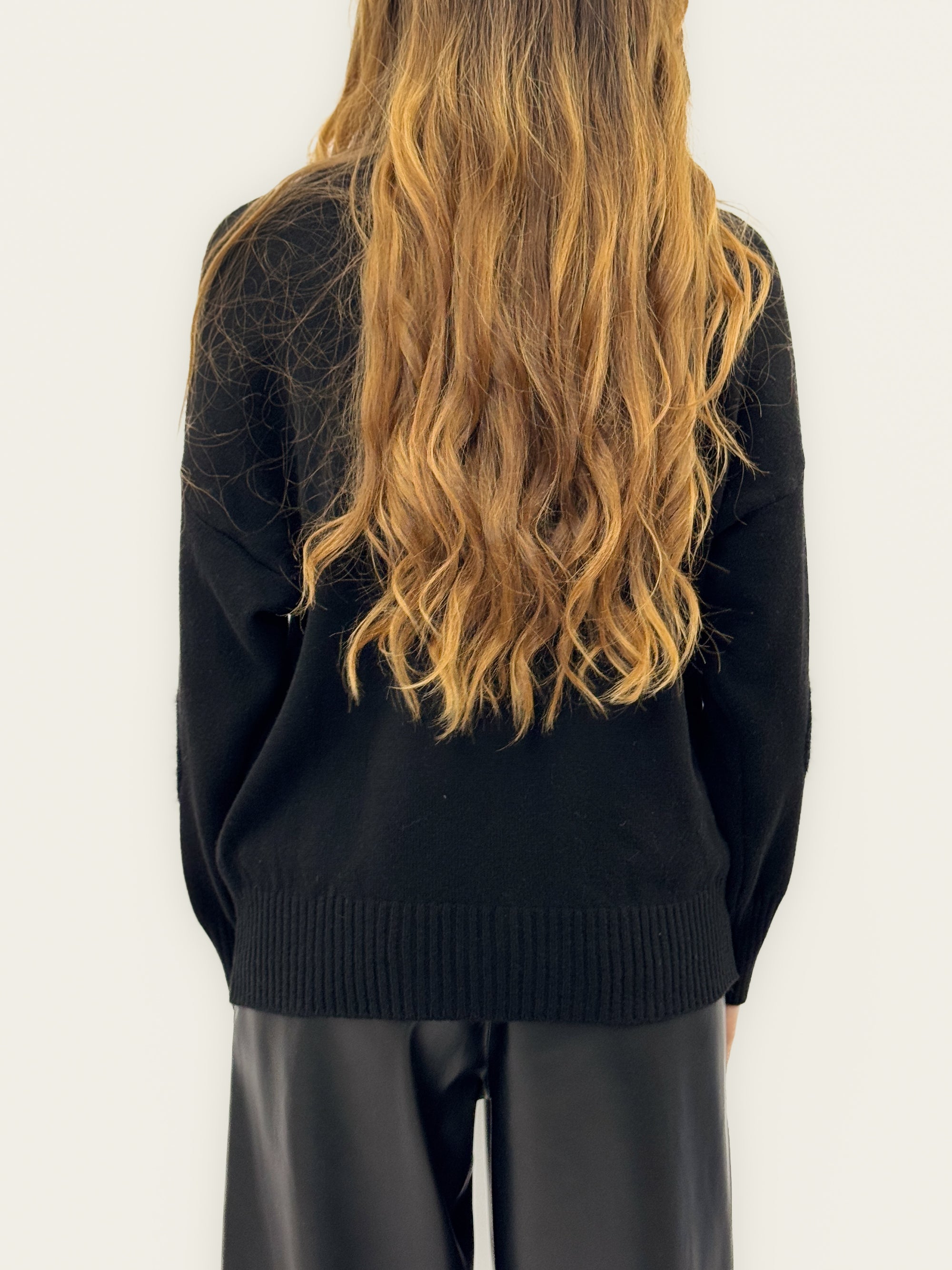 Maglione con cuori in rilievo – Morbidezza e romanticismo