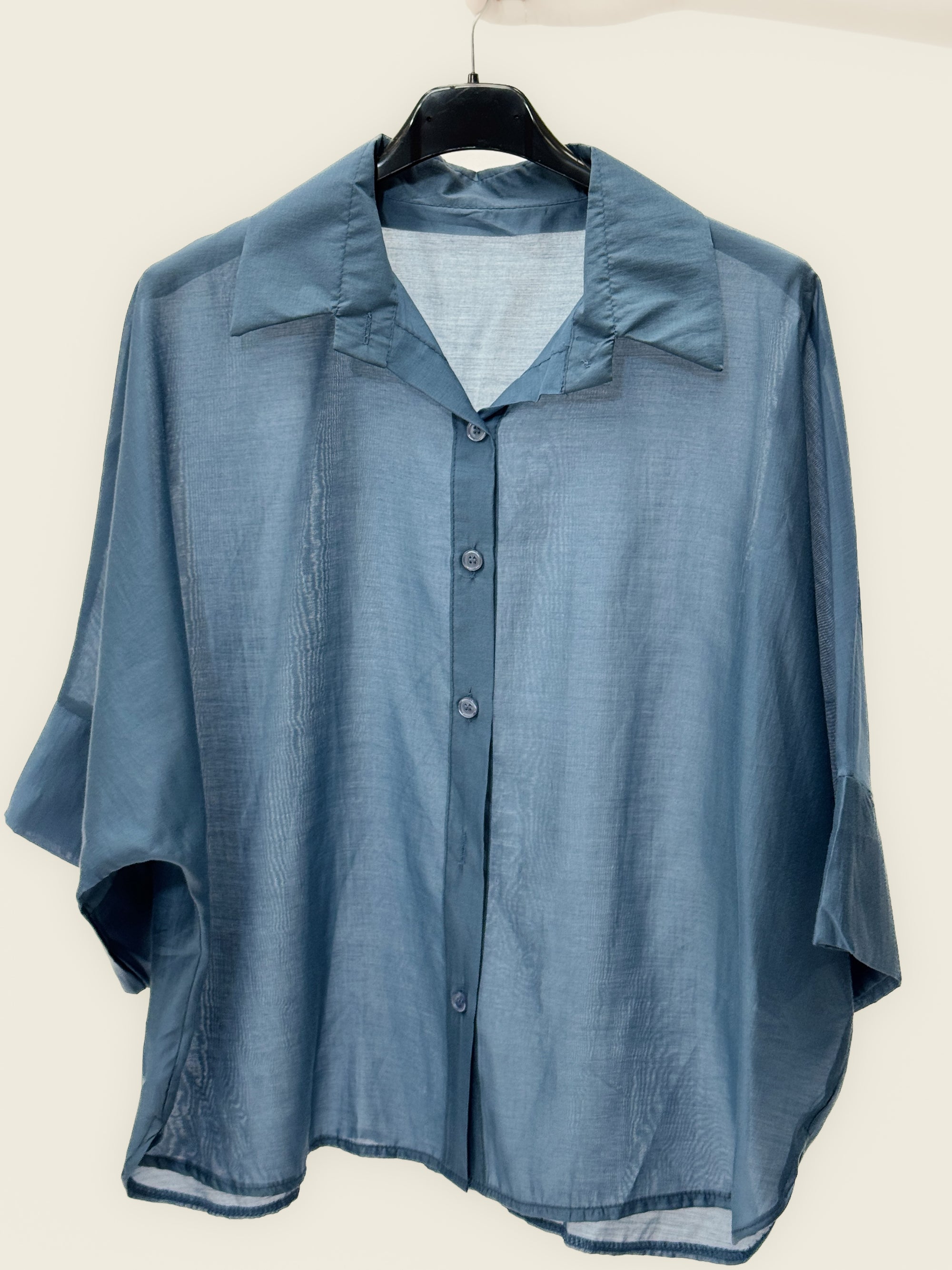 Camicia leggera con colletto e maniche ampie