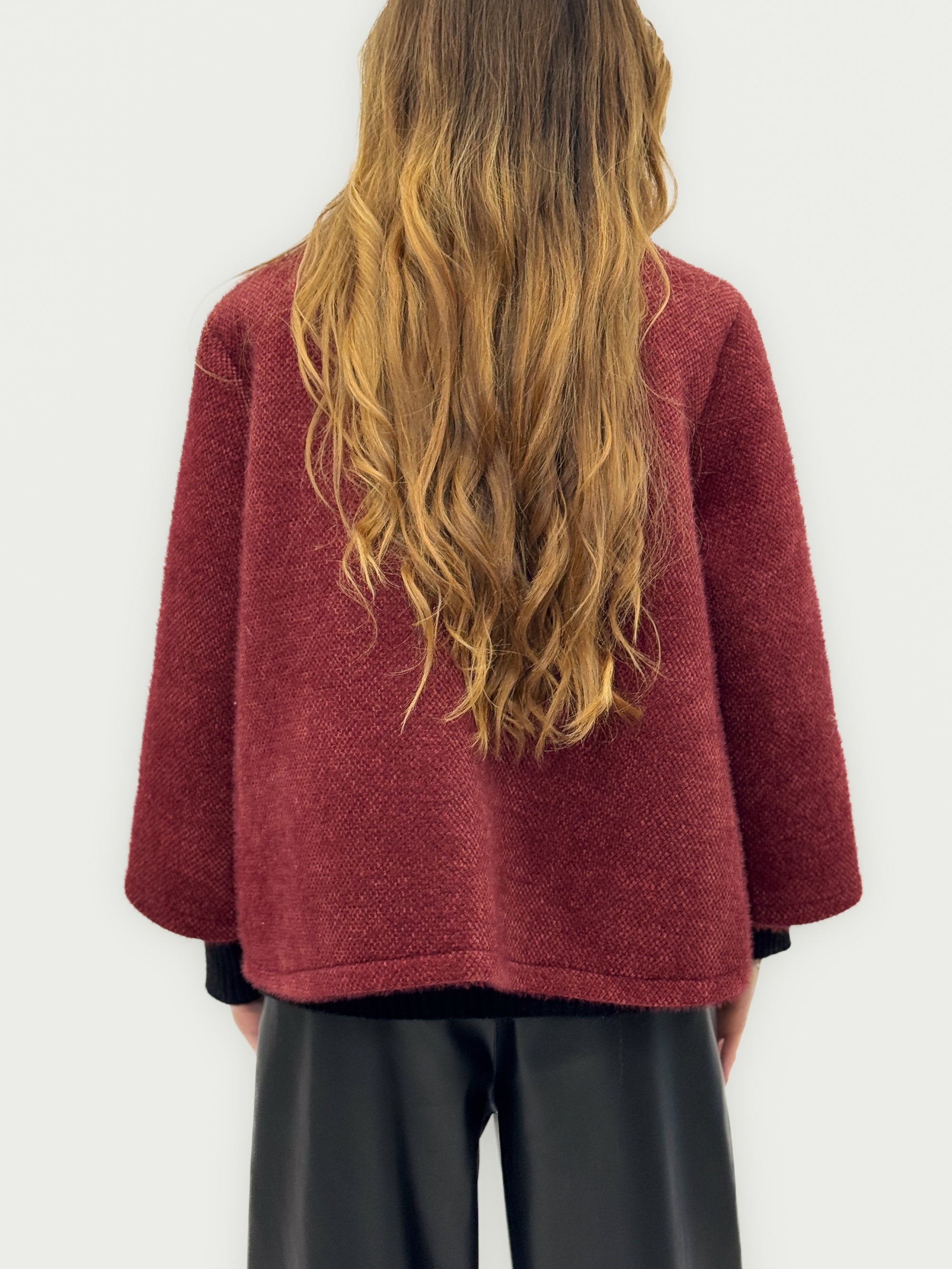 Cappotto corto con maxi bottoni – Eleganza e comfort invernale