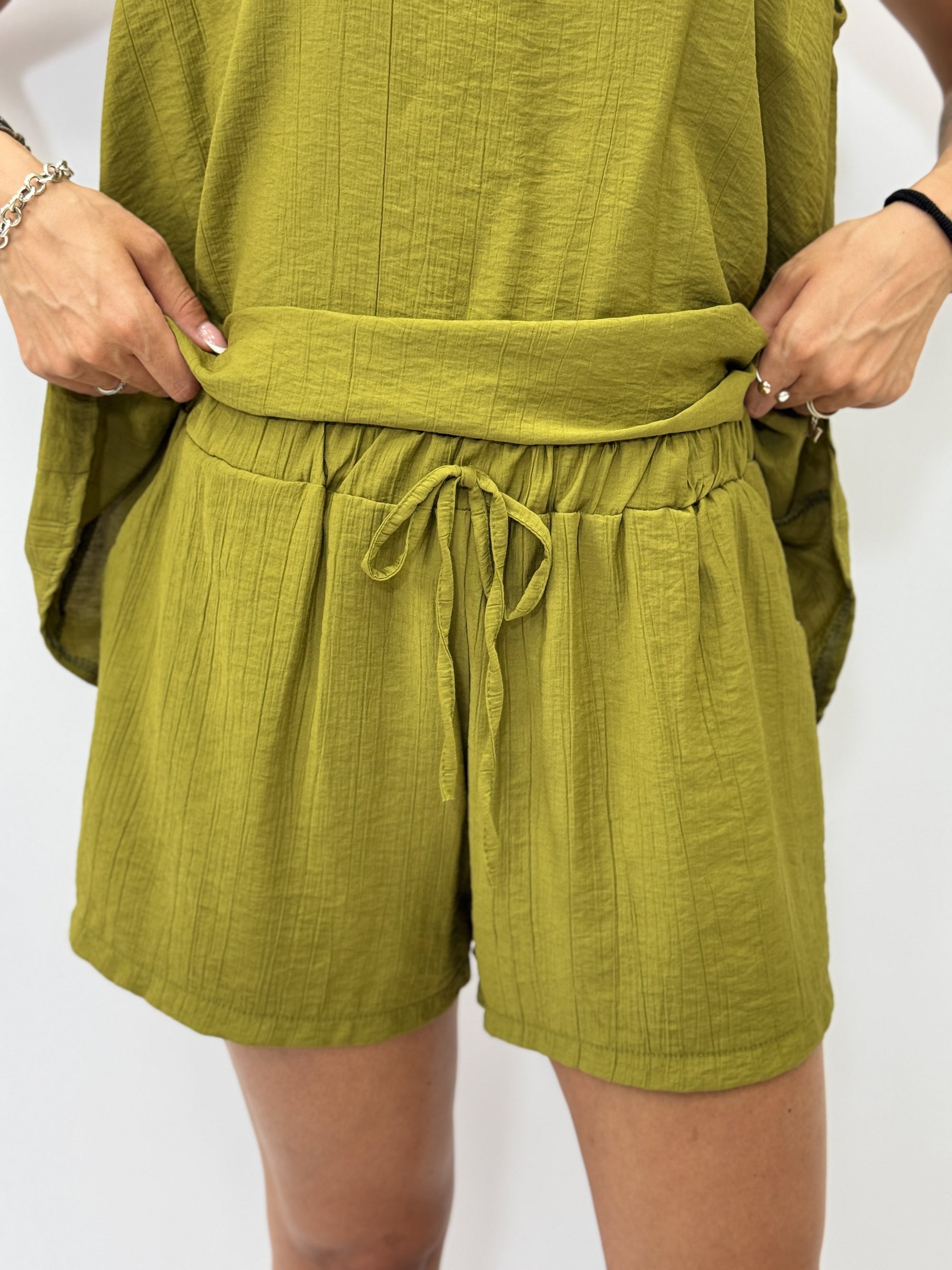 Completo con top svasato e shorts