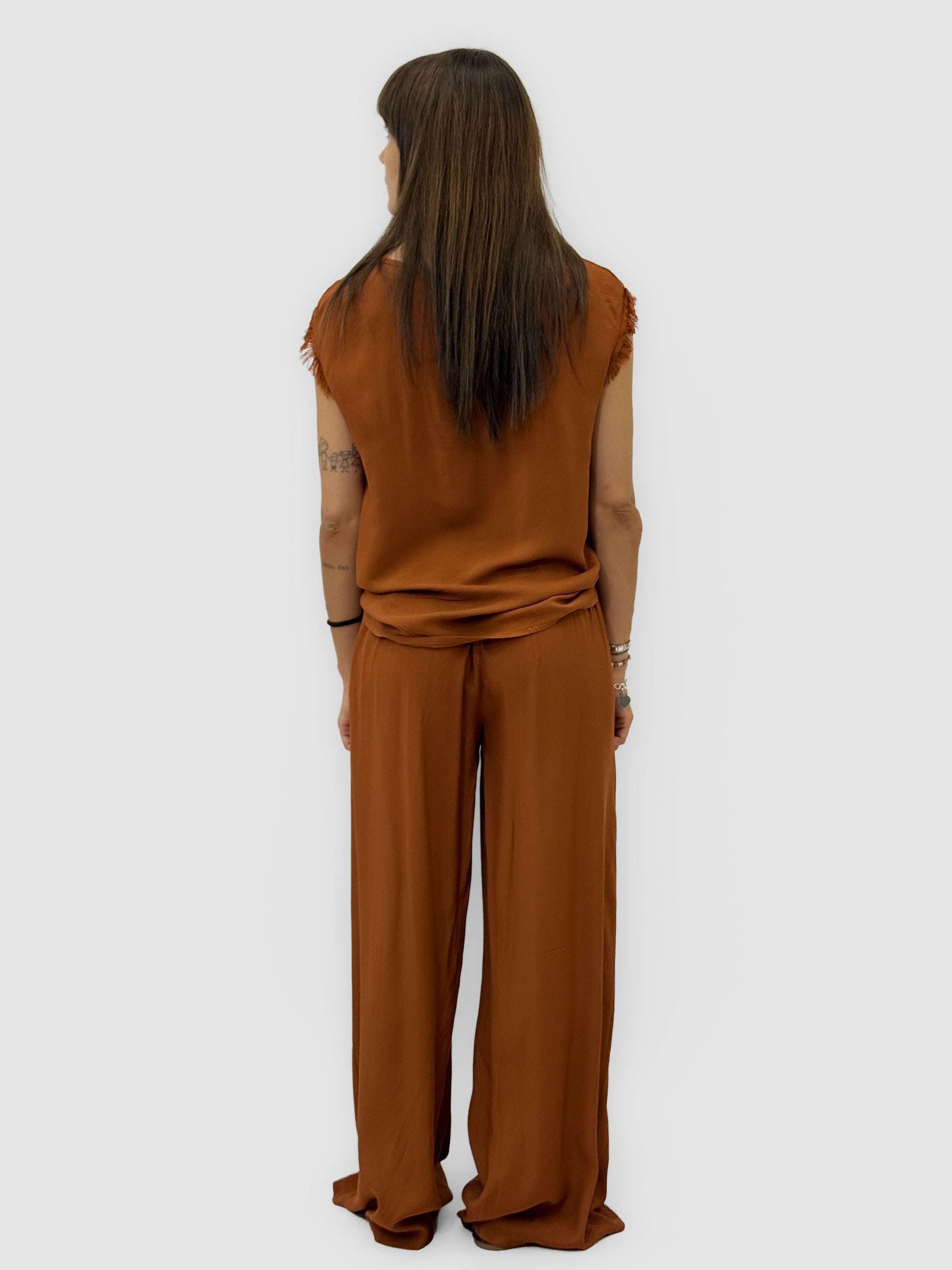 Completo top sfrangiato e pantalone palazzo