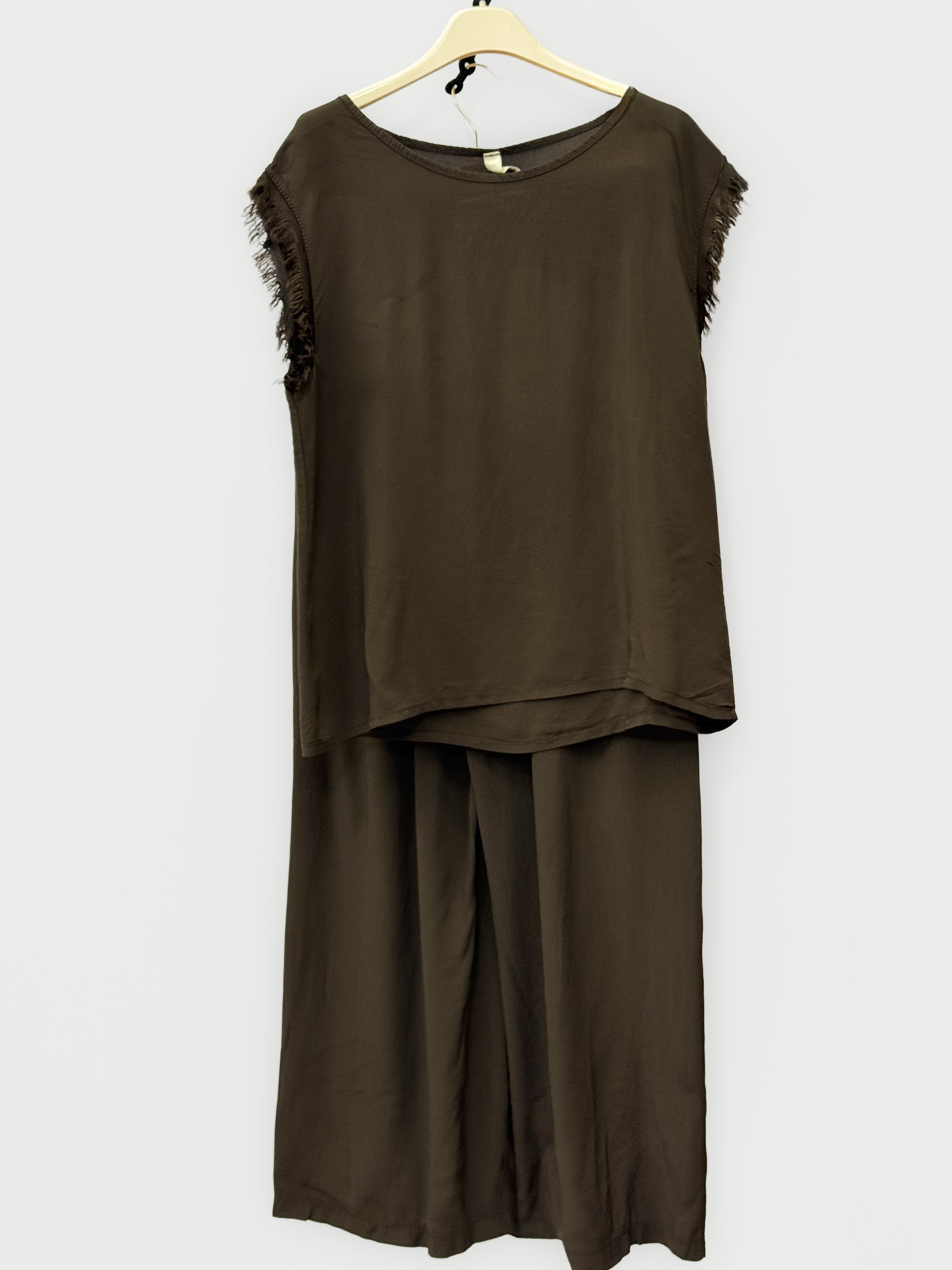 Completo top sfrangiato e pantalone palazzo