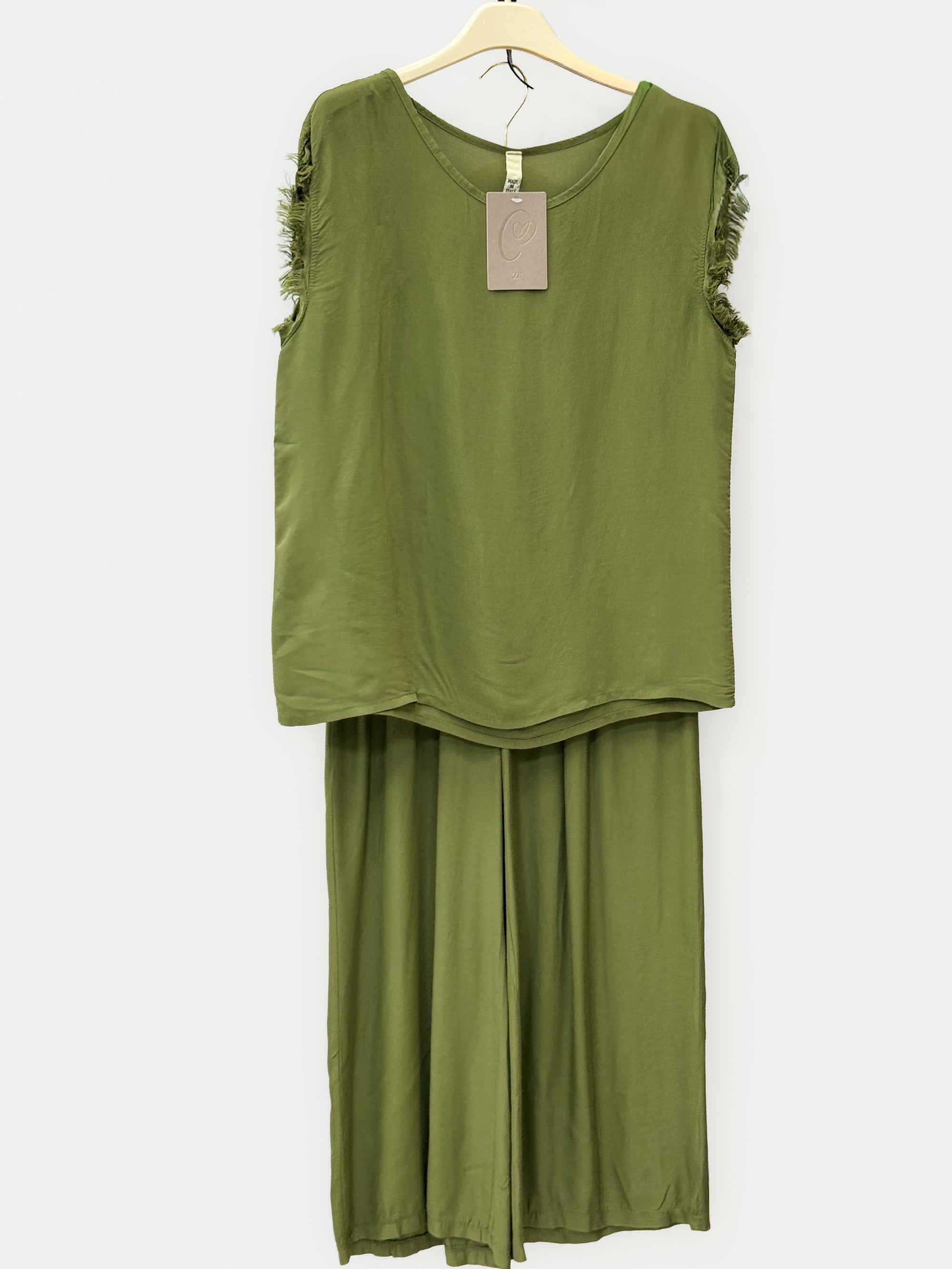 Completo top sfrangiato e pantalone palazzo