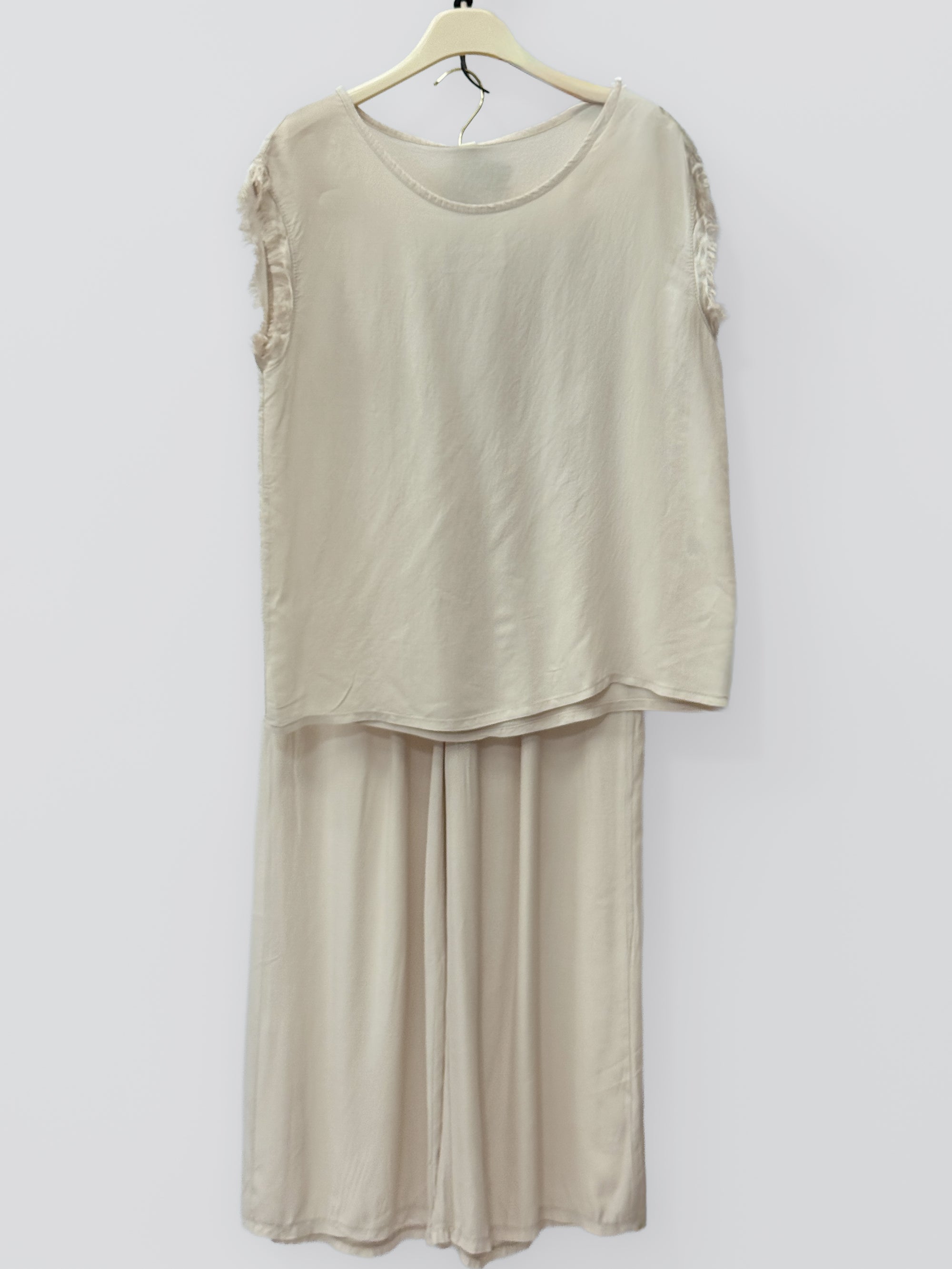 Completo top sfrangiato e pantalone palazzo