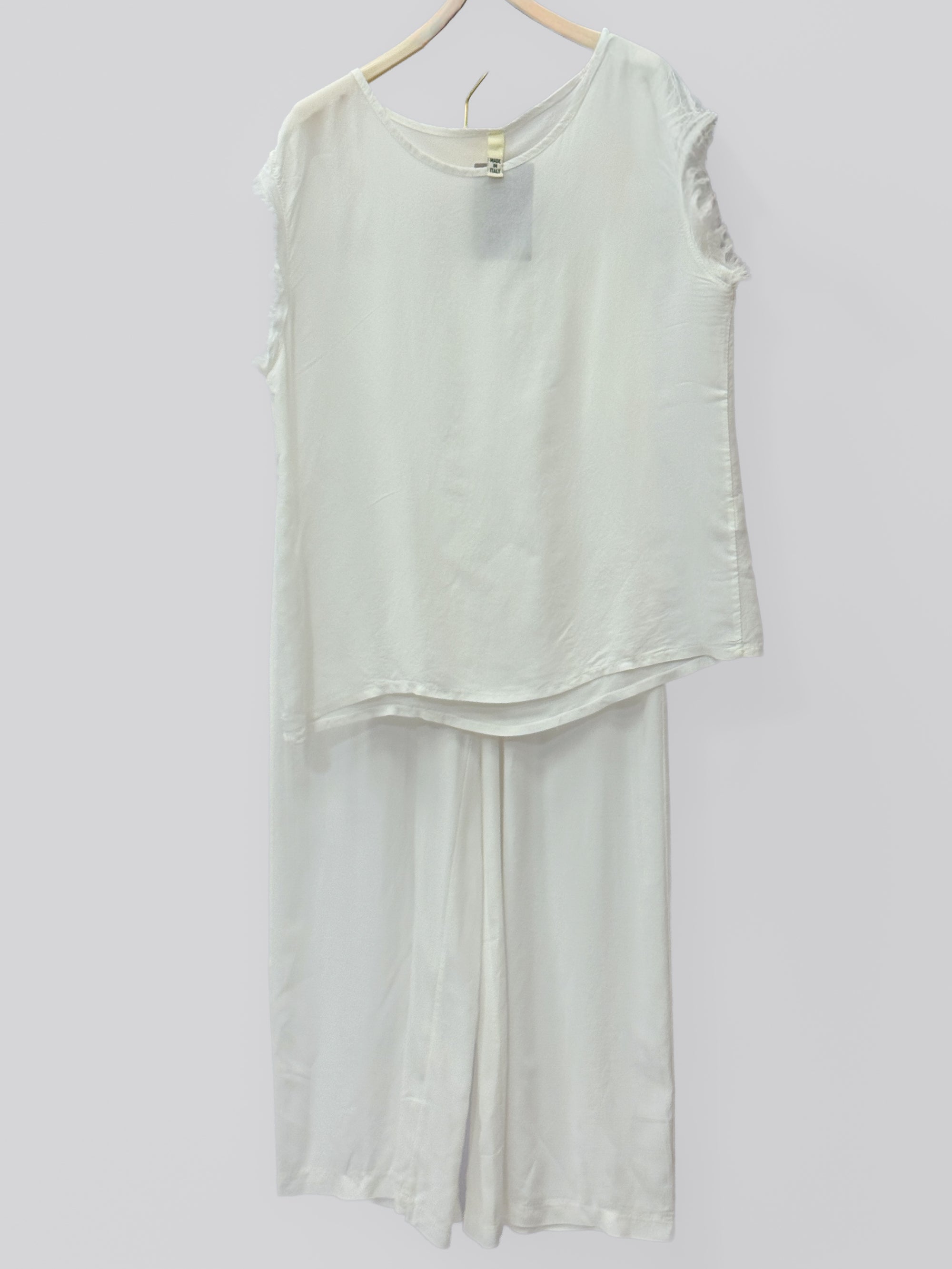 Completo top sfrangiato e pantalone palazzo