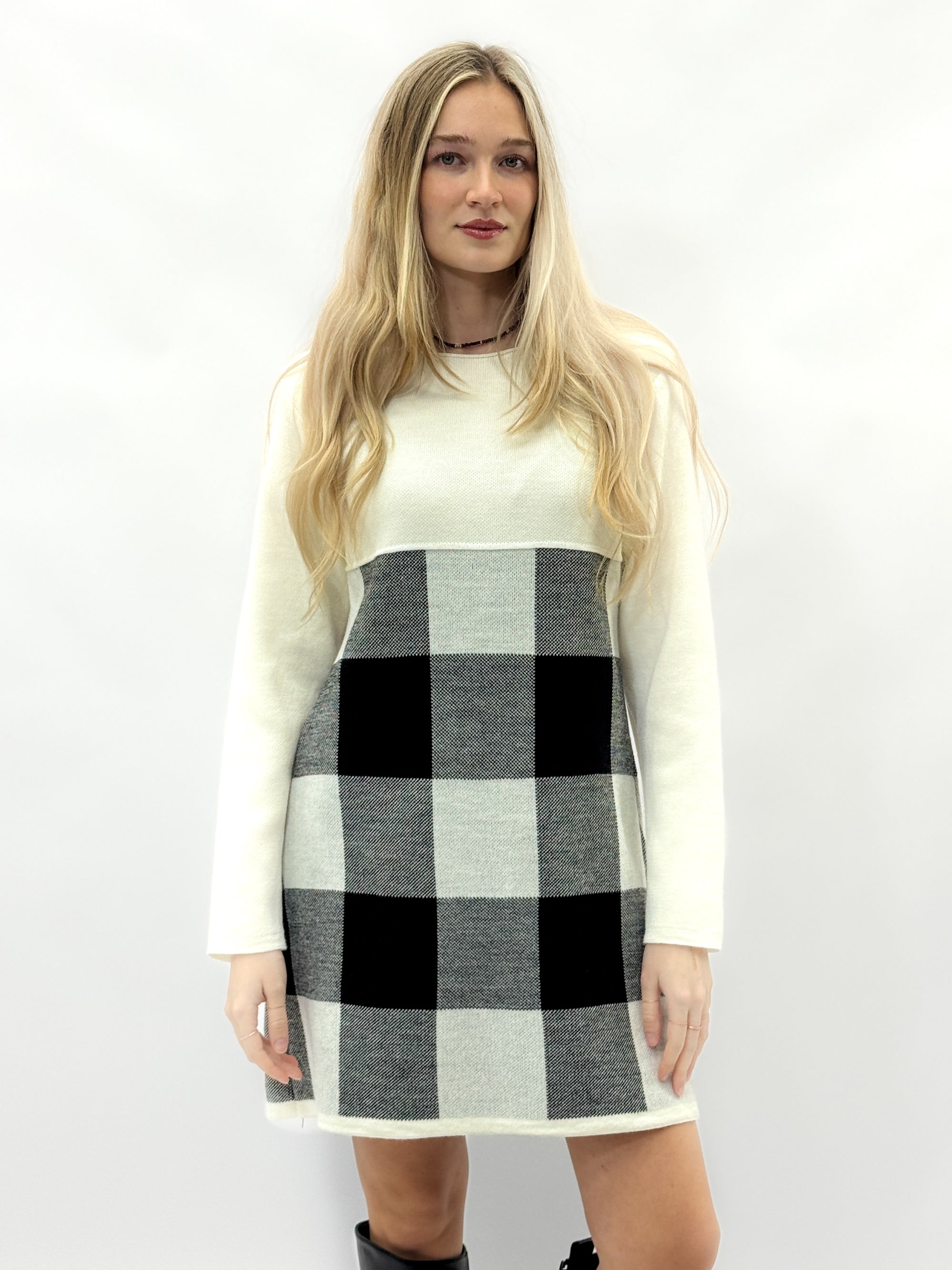 Abito in maglia con fantasia a quadri