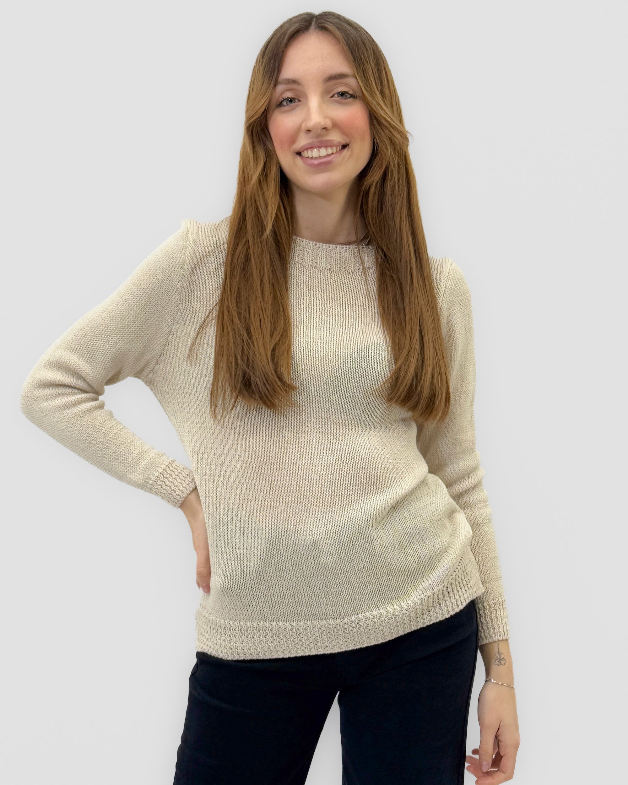 Maglia girocollo con bottoni decorativi sul retro