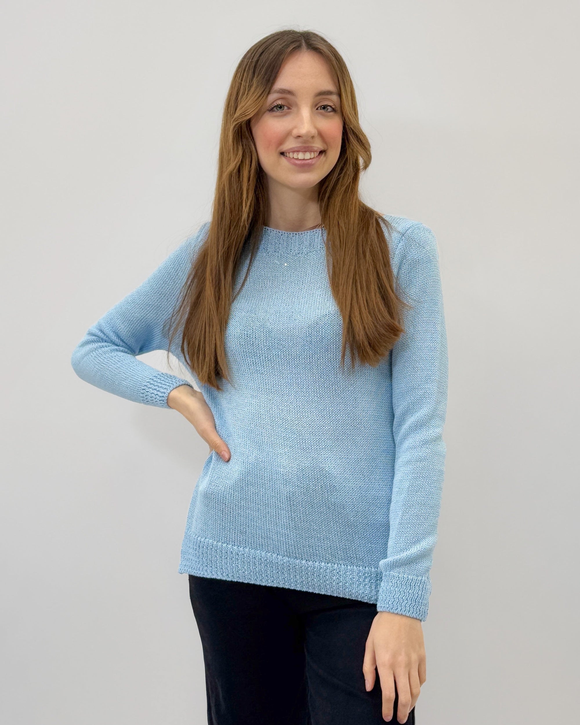 Maglia girocollo con bottoni decorativi sul retro