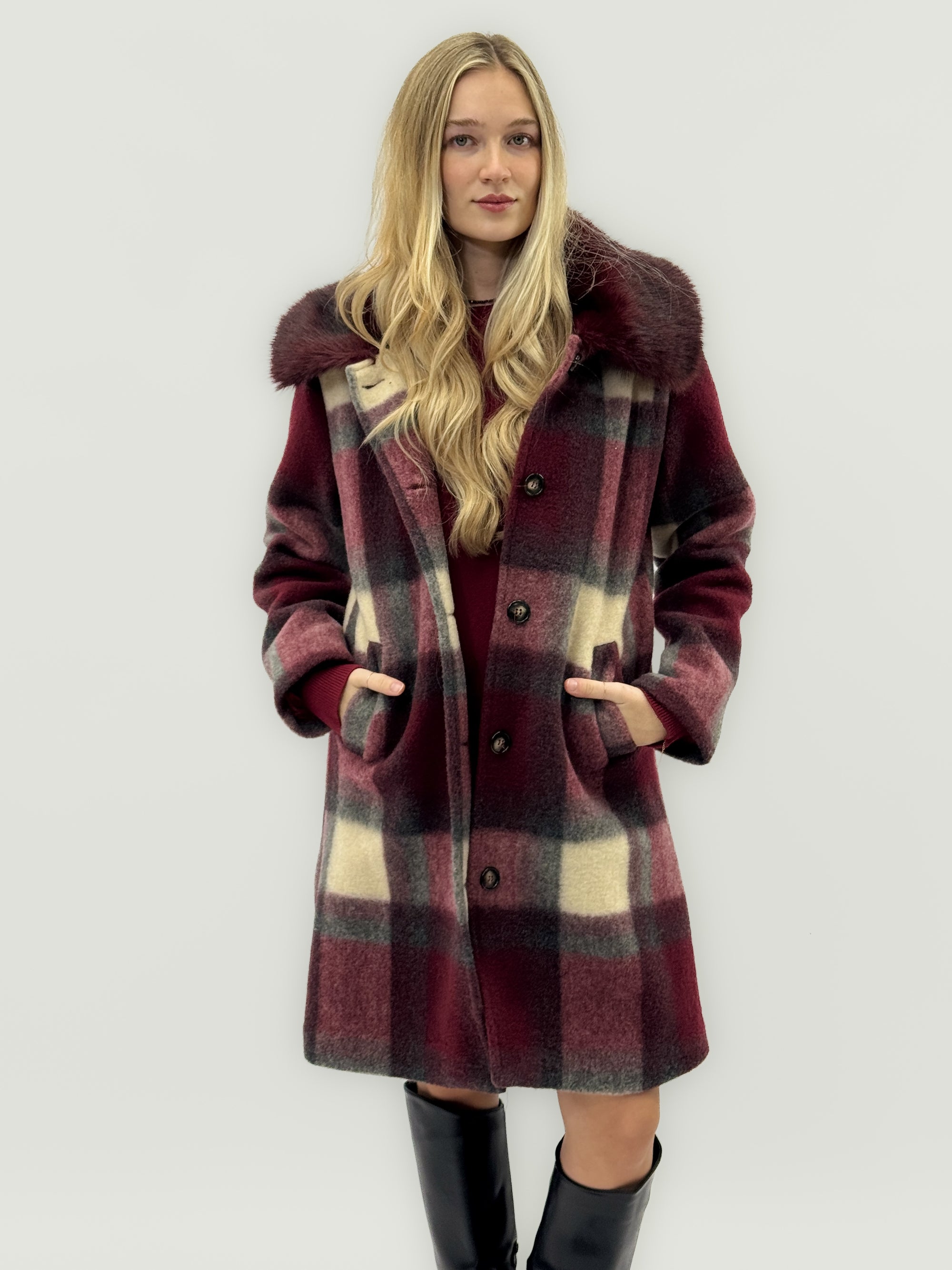 Cappotto a quadri con collo in eco pelliccia