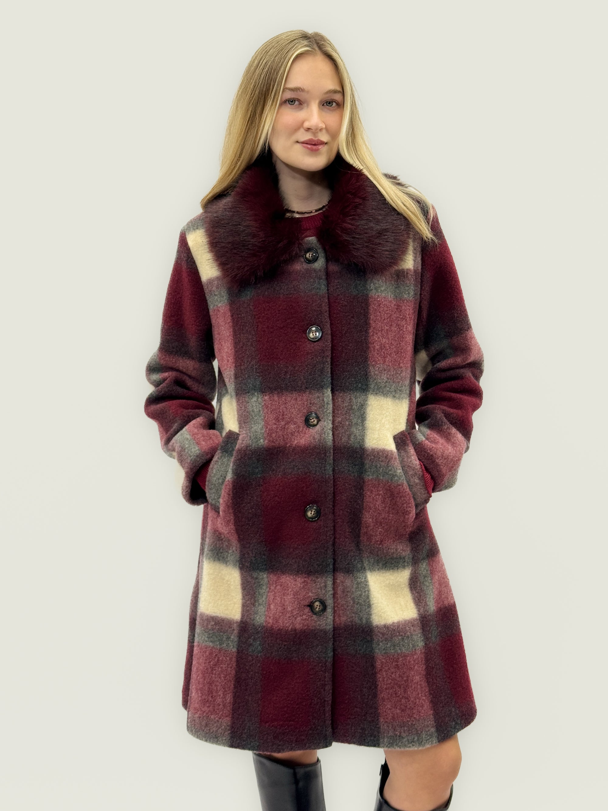 Cappotto a quadri con collo in eco pelliccia