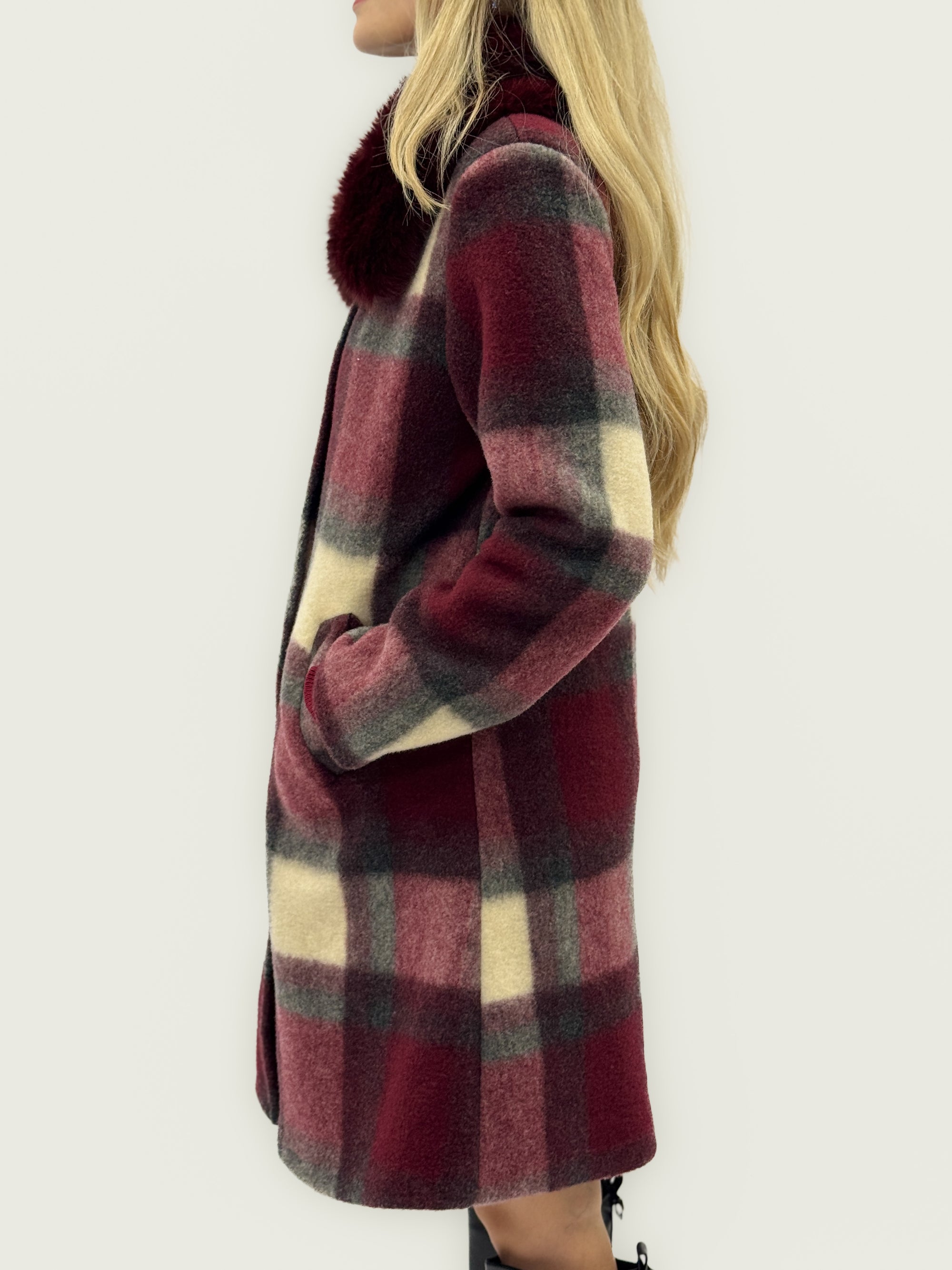 Cappotto a quadri con collo in eco pelliccia