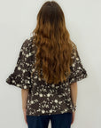 Blusa floreale con maniche a volant