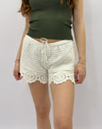 Shorts uncinetto con orlo