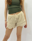 Shorts uncinetto con orlo