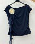 T-shirt con Volant e Fiore Applicato